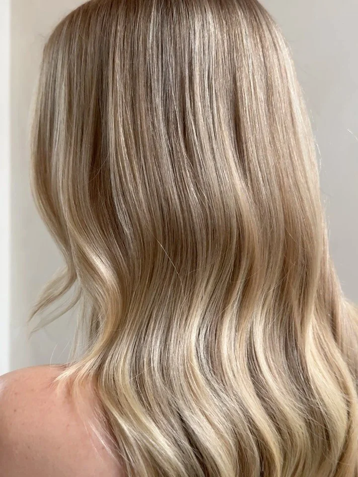 i'm melllllllltiiiiiiingggg
.
#blonde #hairstylist