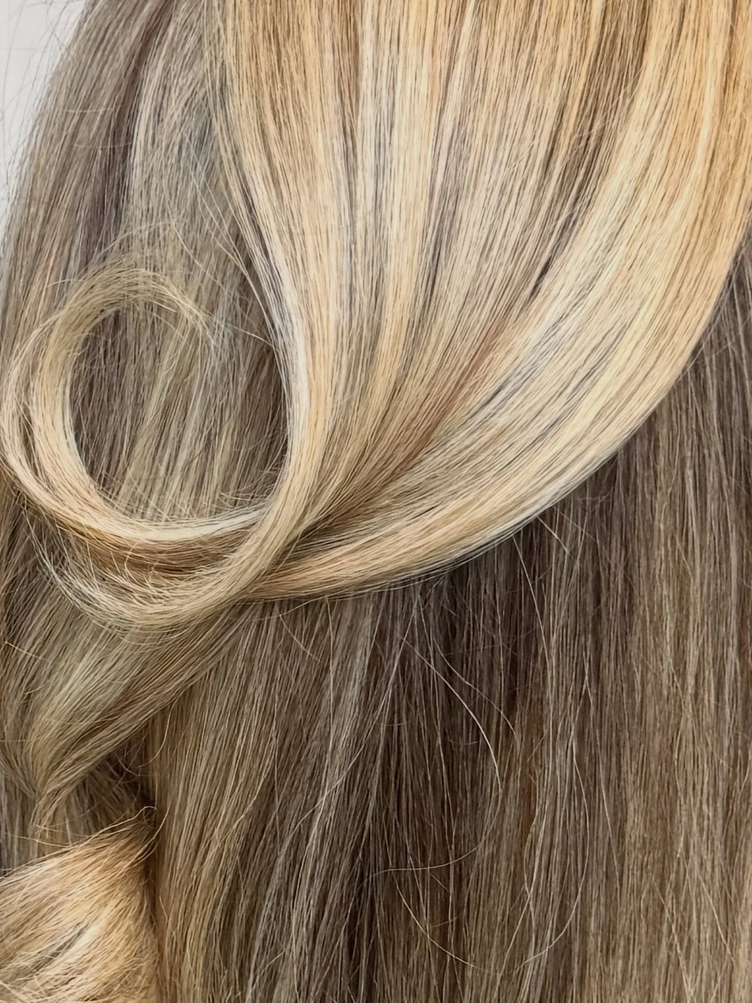 i baked a cake 
.
#hair #blonde #girl #cake #inspo