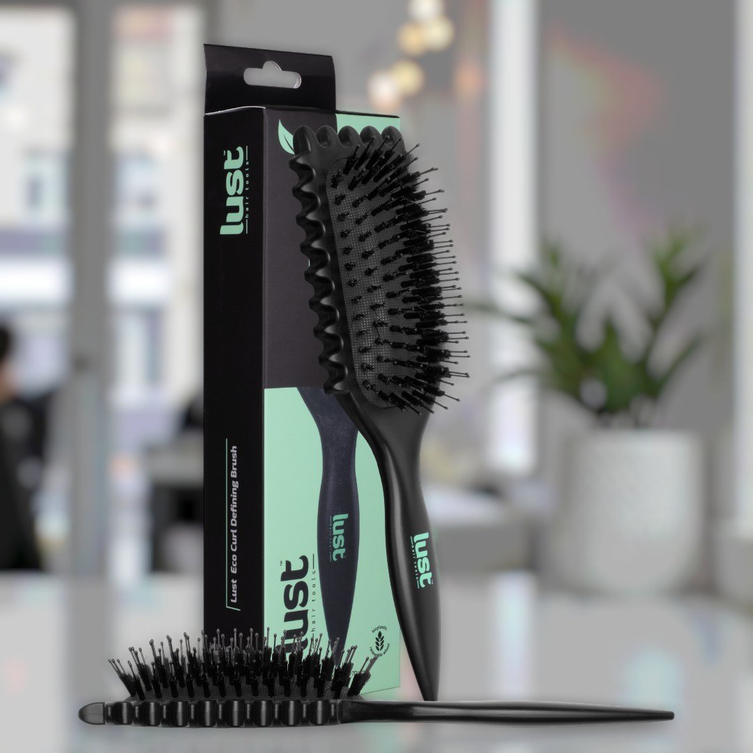 New from @lusthairnz the Eco Curl Defining Brush

Designed specifically for curly, wavy, and coily hair, it features flexible, heat-resistant nylon bristles that glide effortlessly through the hair, gently detangling while minimising breakage.

Perfe