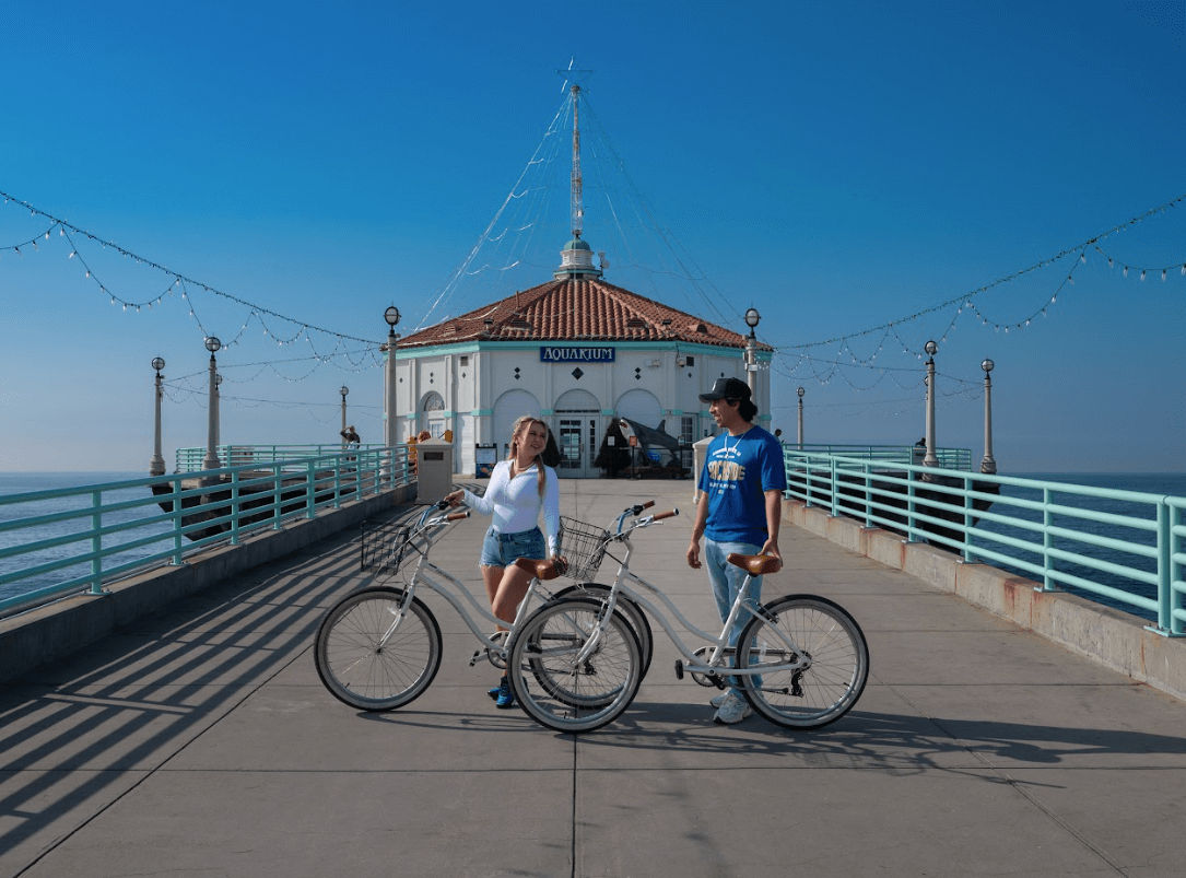 Bike rental cruisers for riding The Strand in Manhattan Beach