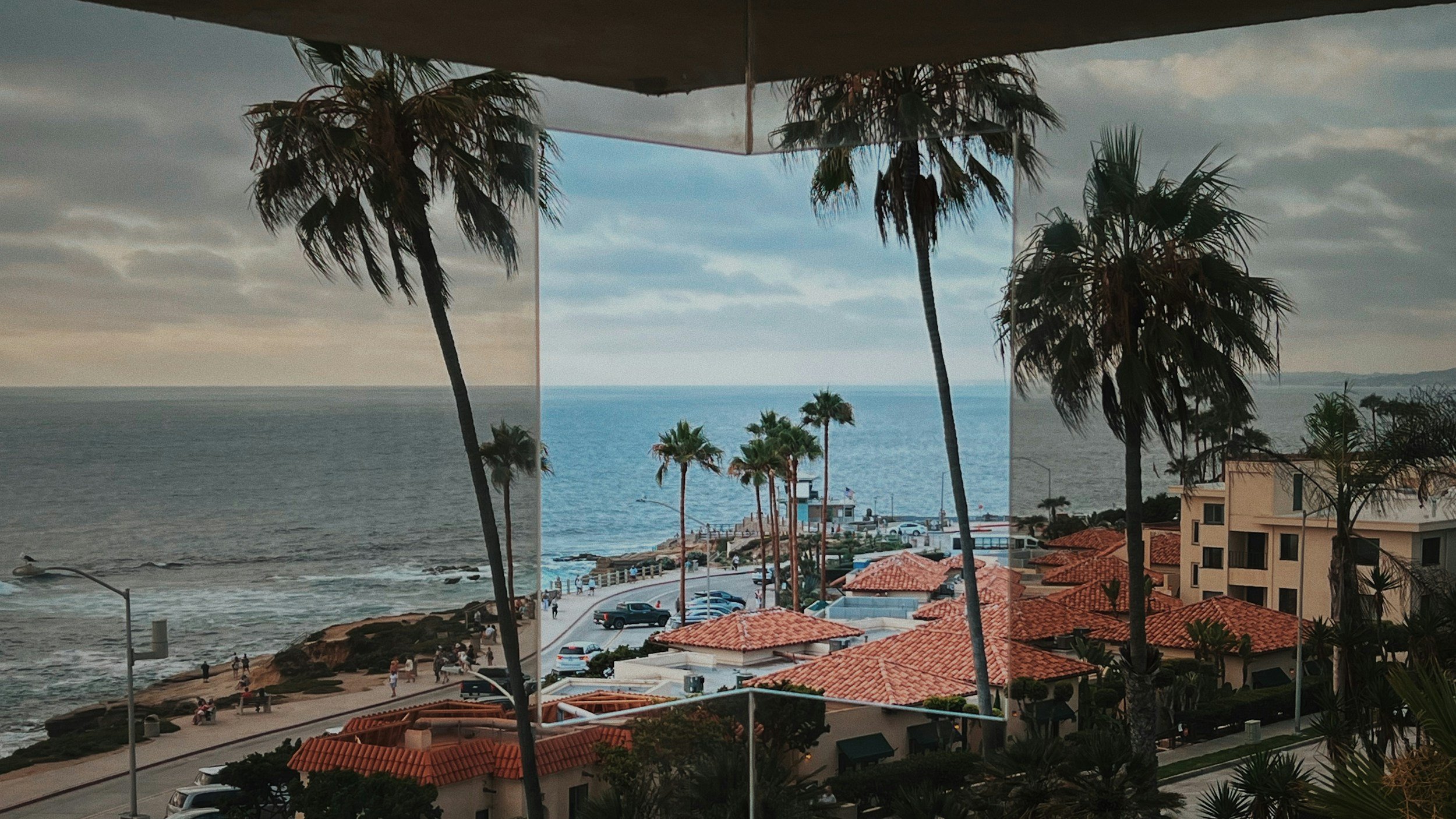  Unsplash - Yunni Jiang @absolutvale