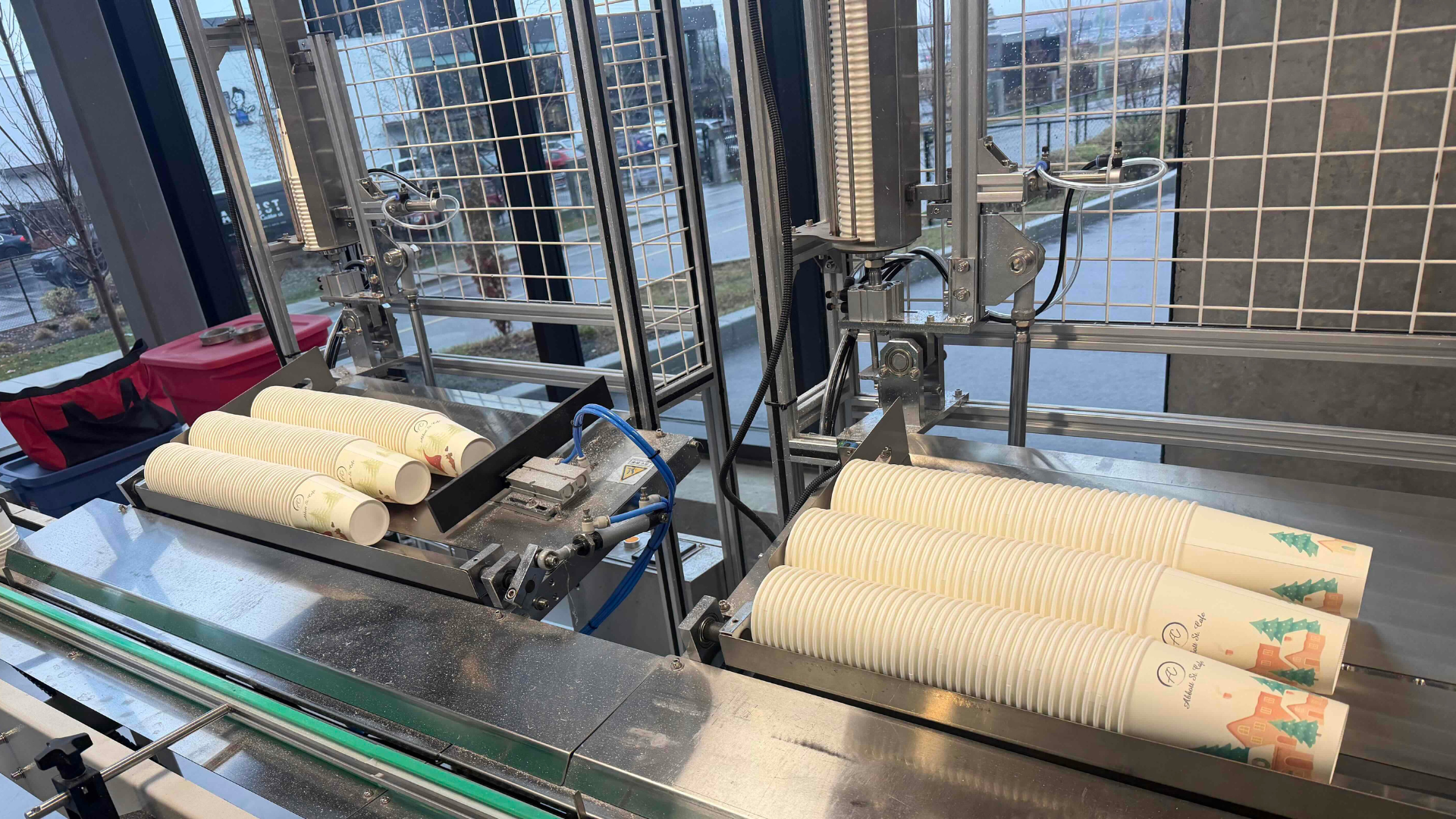 Made in Canada: Why Canadian Cafés Choose Local Paper Cup Manufacturers