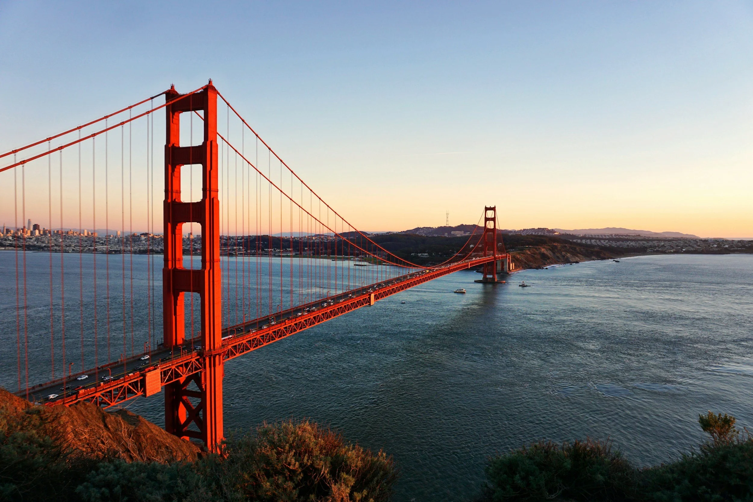 Golden Gate Bridge – The city’s most famous landmark and perfect photo spot.