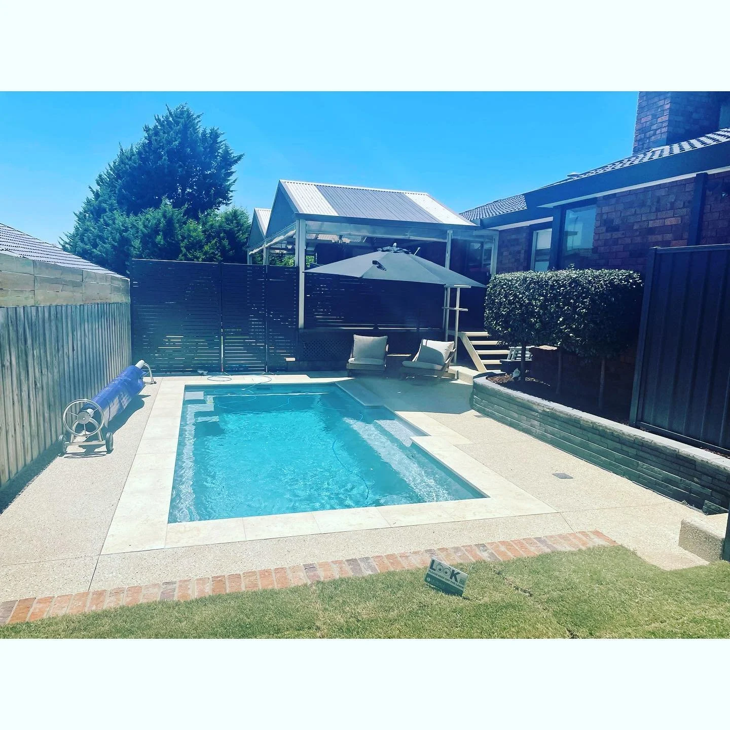 Just like the rest of Melbourne, we are dreaming of being back by the poolside today 💦
We loved creating this functional space for our clients, using @mentonepremix &lsquo;York&rsquo; exposed mix, and limestone coping tile.
Swipe for before shots 👉