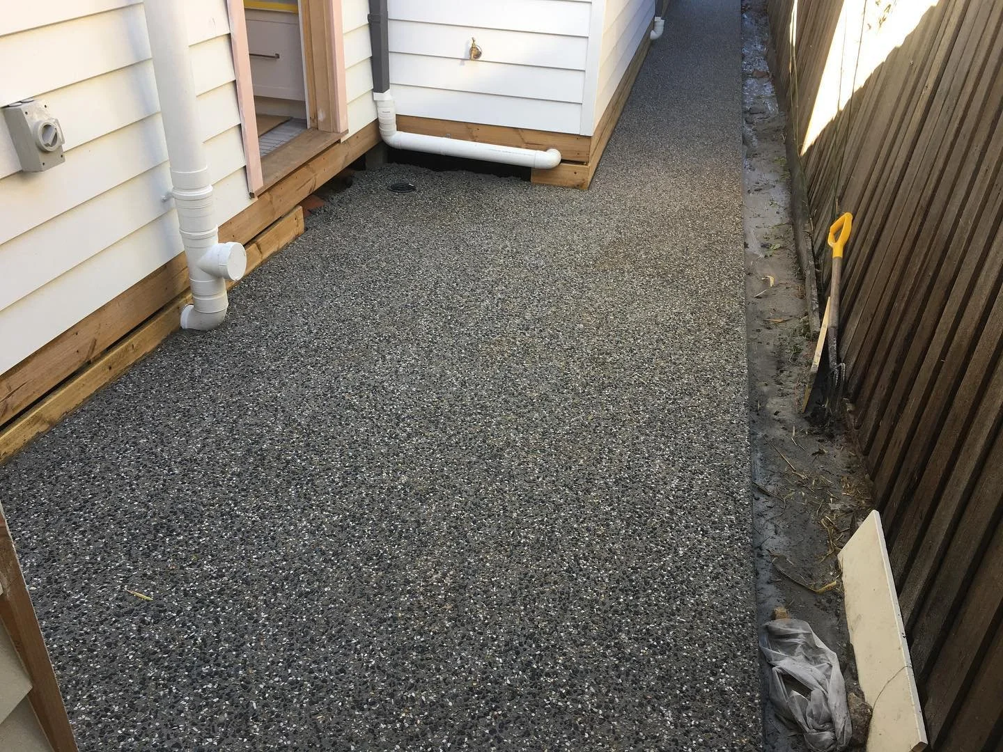 Exposed side paths completed in Mentone. Driveway in progress #watchthisspace👀 

#constructionmelbourne #homereno #homerenovations #melbournehomes #concretefinish #concrete #melbournebuilders