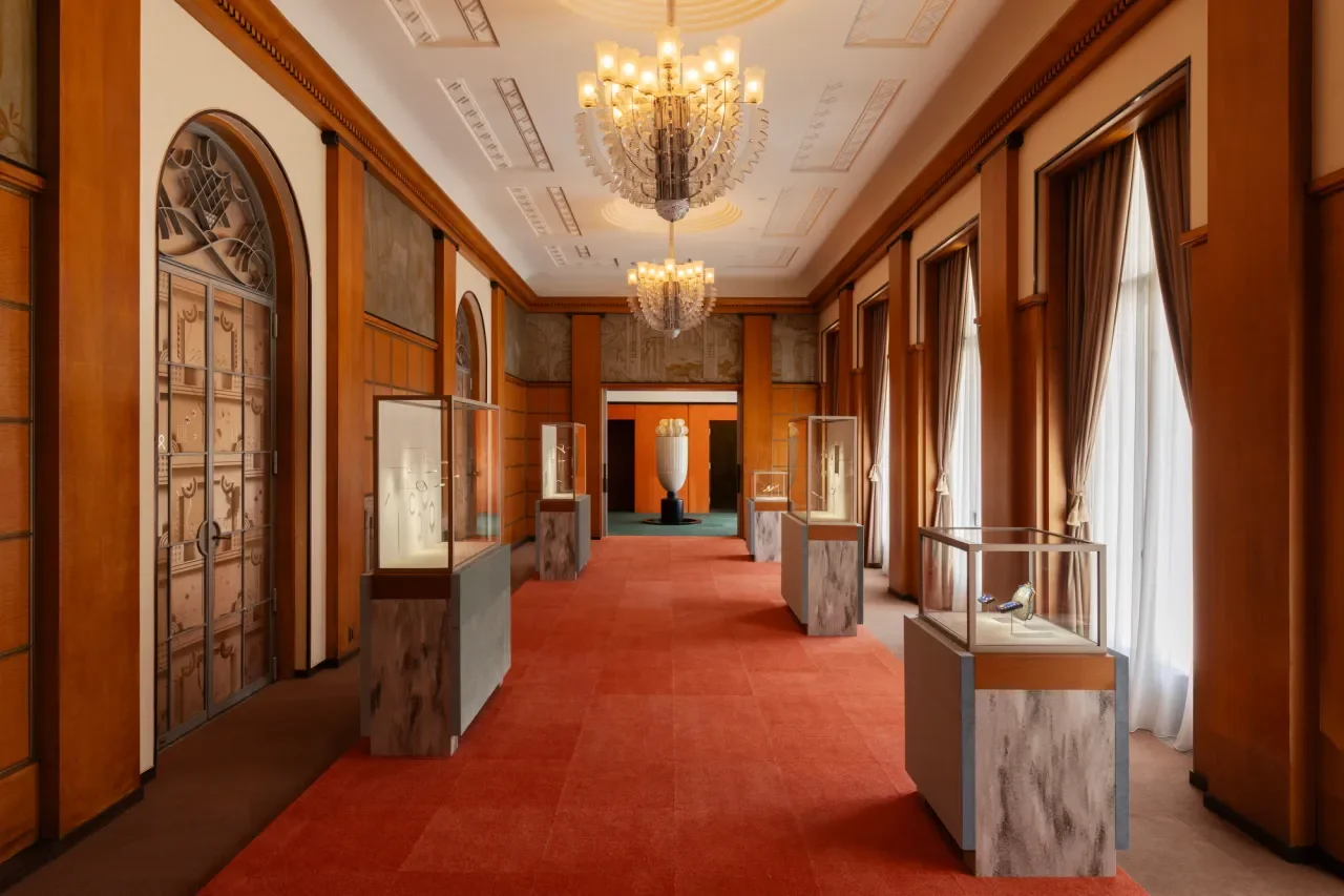 Van Cleef &amp; Arpels Presents Timeless Art Deco Exhibition in Tokyo