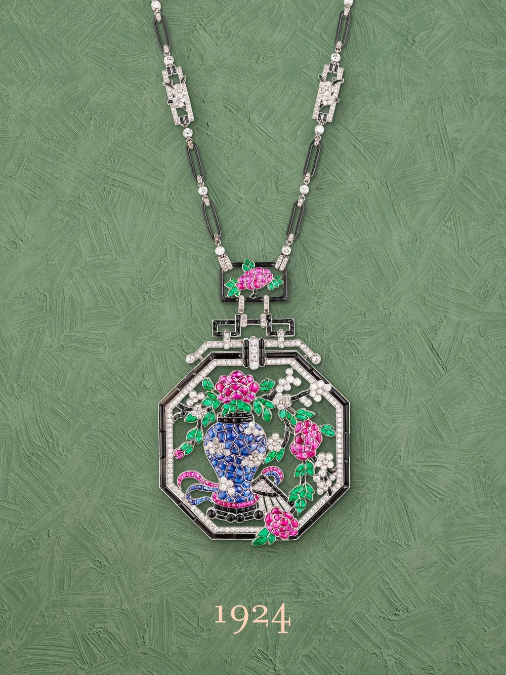  Sautoir, 1924 | Platinum, emeralds, rubies, sapphires, onyx, enamel, diamonds | Van Cleef &amp; Arpels Collection 