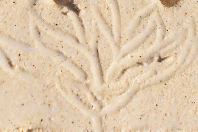 SALT 'N' PEPPER: A thin layer of white glaze, allowing the texture of the clay to come through