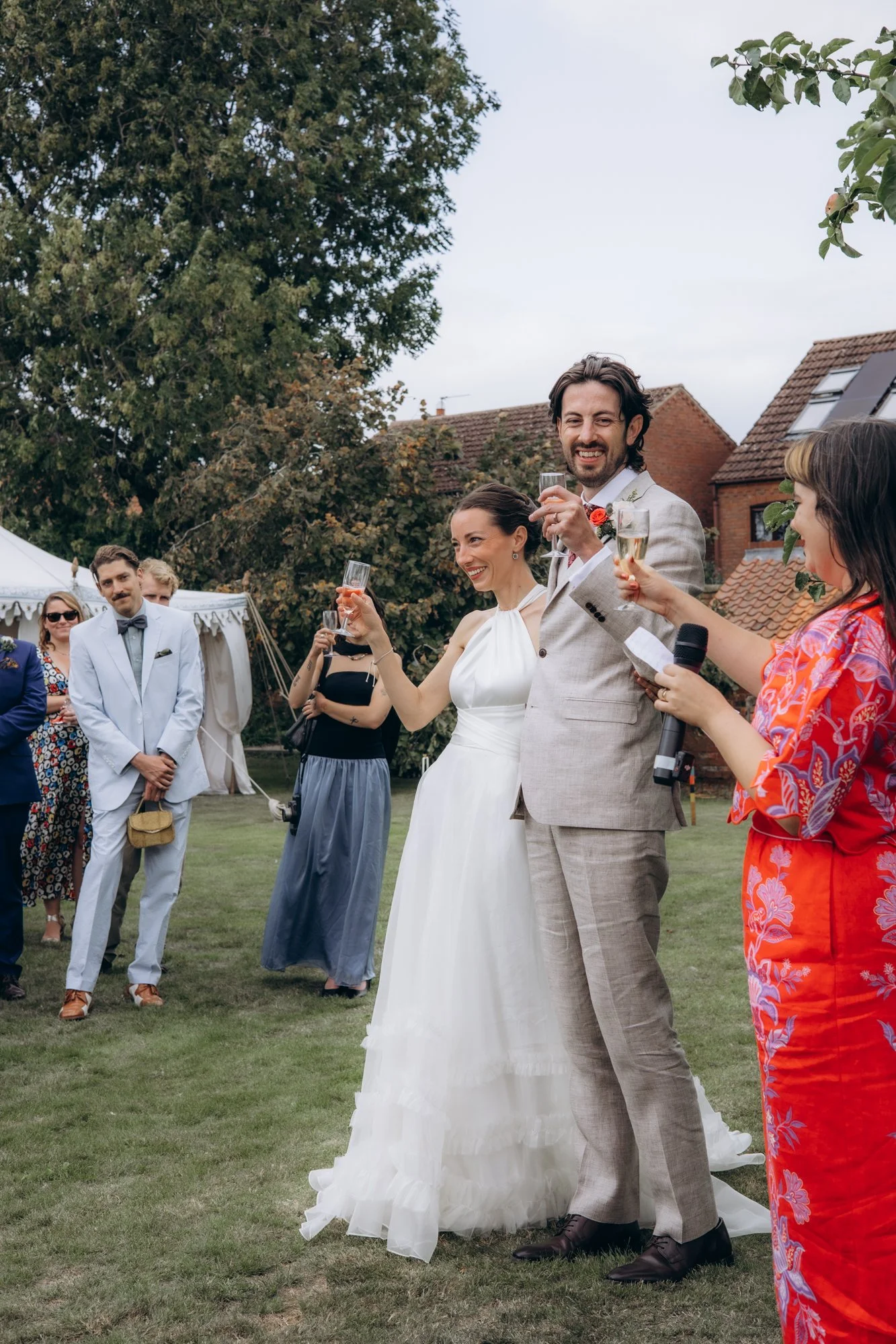What a Wedding Photographer Actually Does on the Day
