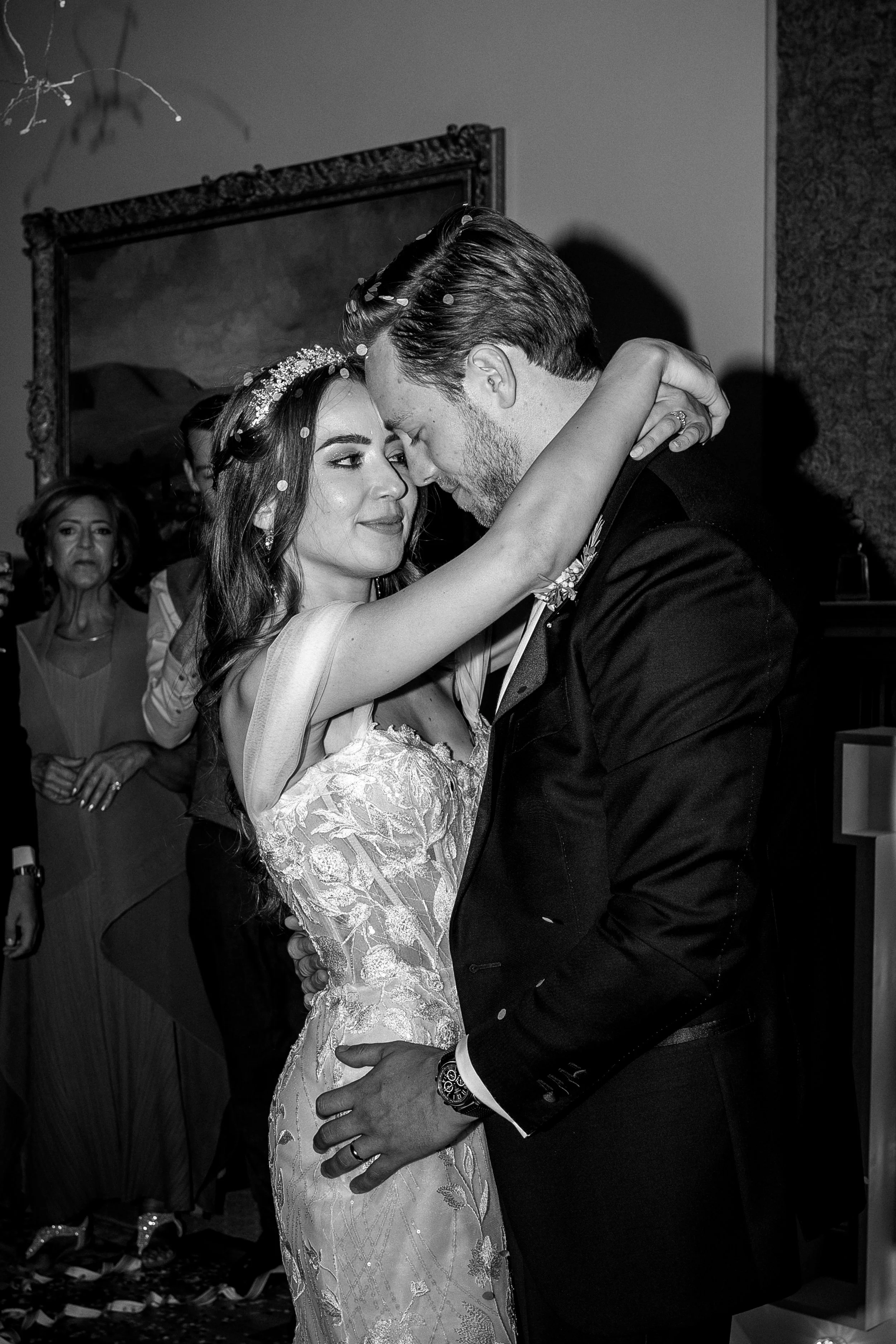 Black and white editorial wedding photography by Lusy Klintsova.