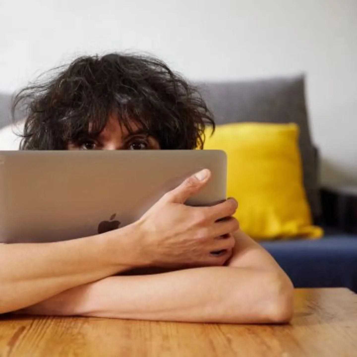 interl&uuml;de began with a tiny spark: what if a group of online strangers could relax, create, and play&hellip; without showing their faces? A camera-off space to explore who we are, alone at home, yet somehow&hellip; together!

In our very first D