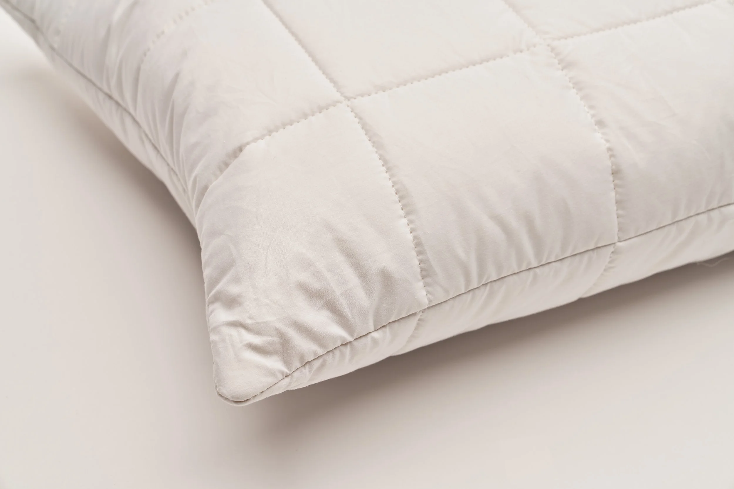 AndSoToBed_Vispring Adjustable Wool Luxury Pillow_JPG 01.jpg