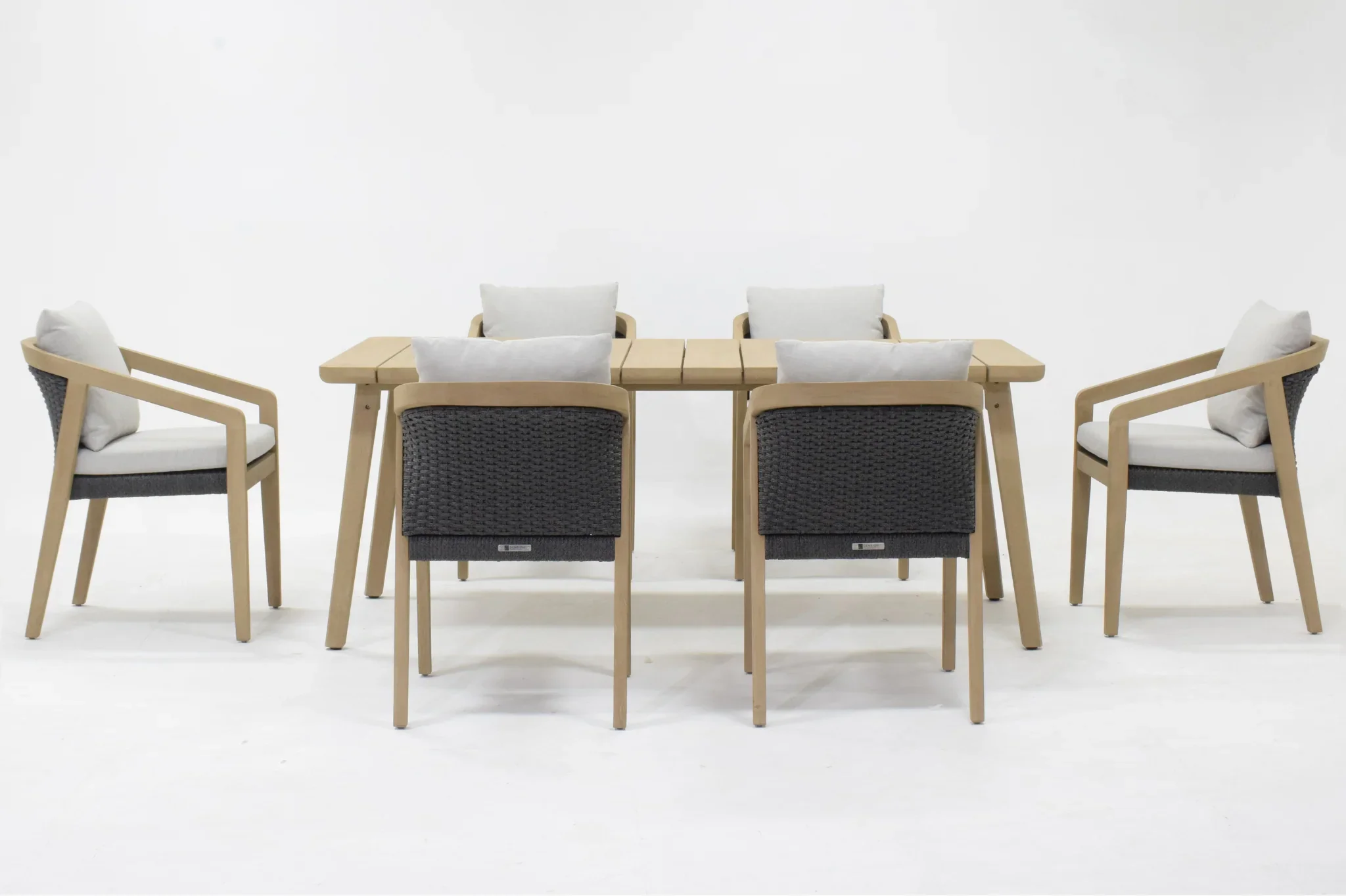 Cambridge-Dining-Set-Studio.webp