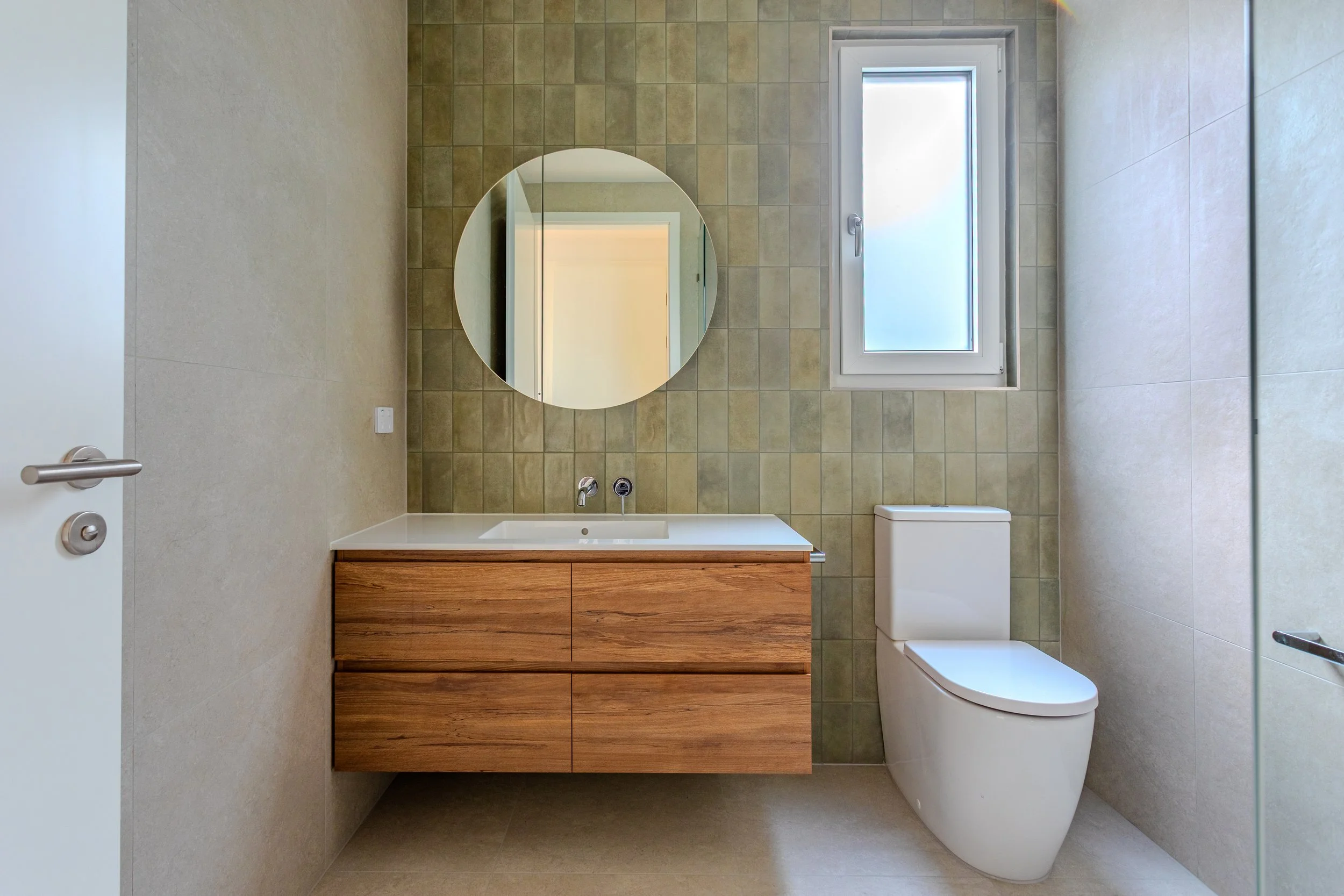 16_Aintree_Rd_006-HDR.jpg