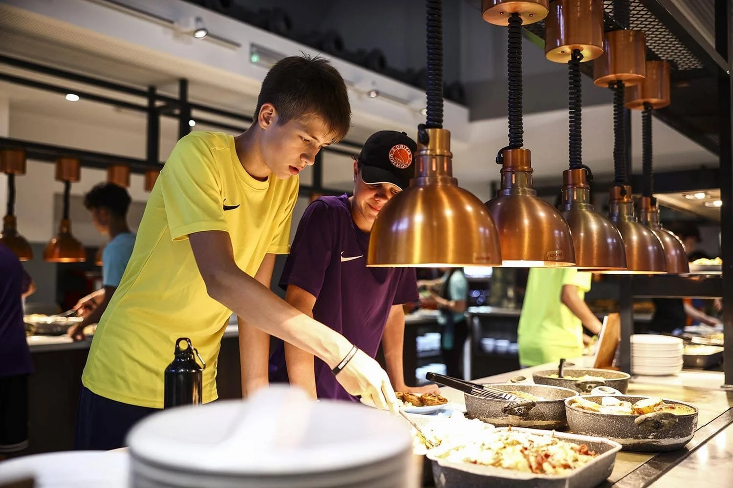 almorzar en el campamento