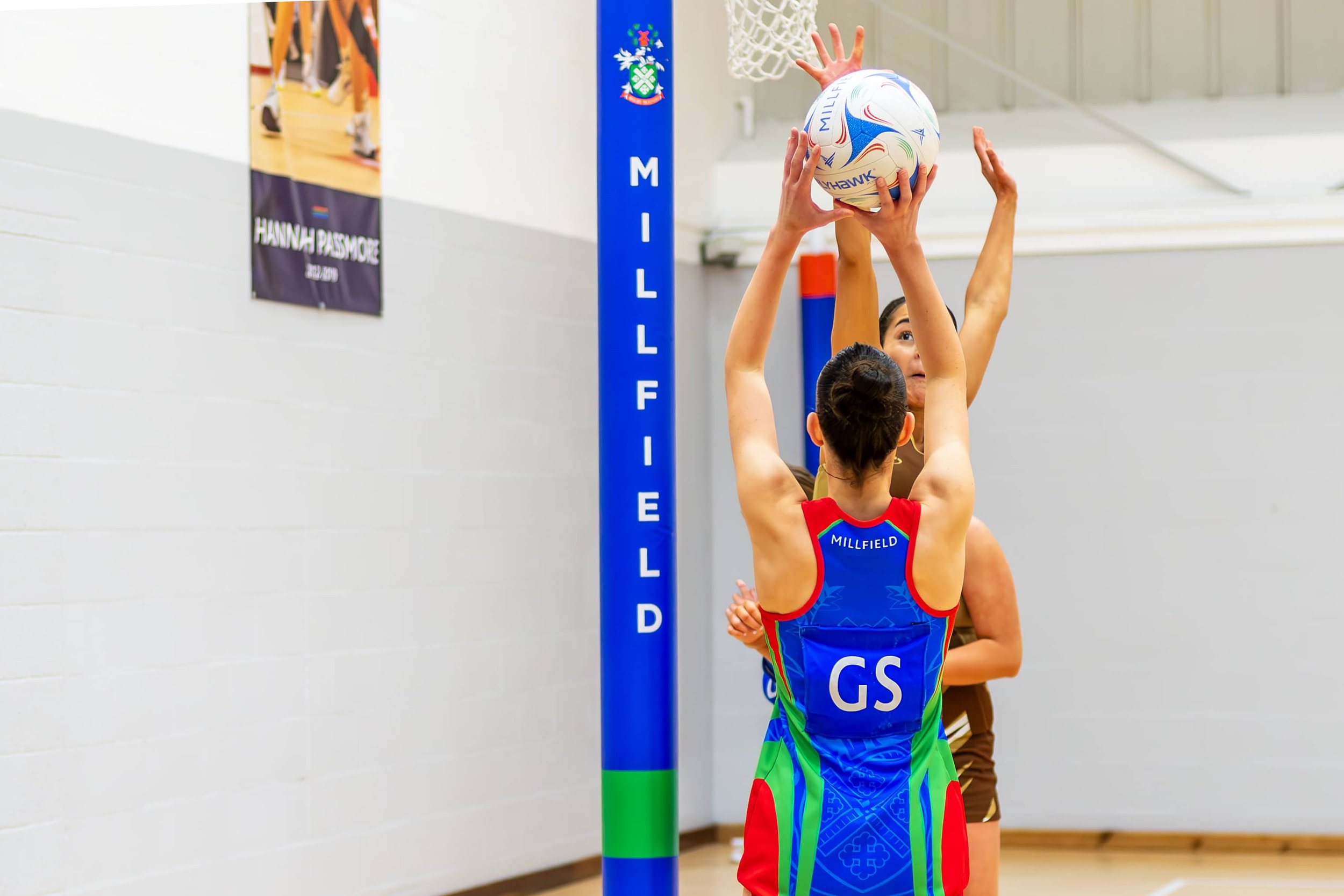Netball player facing the goal