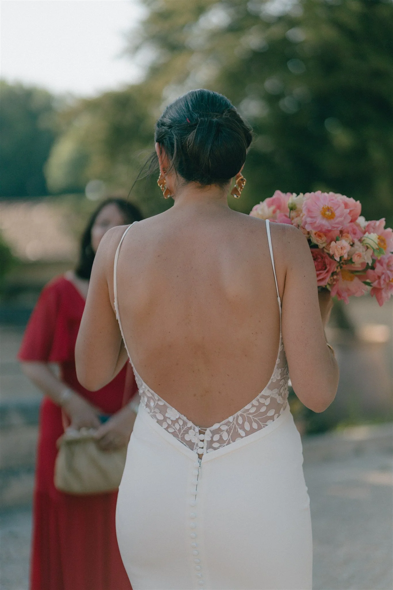 Photo détail de dos mariée