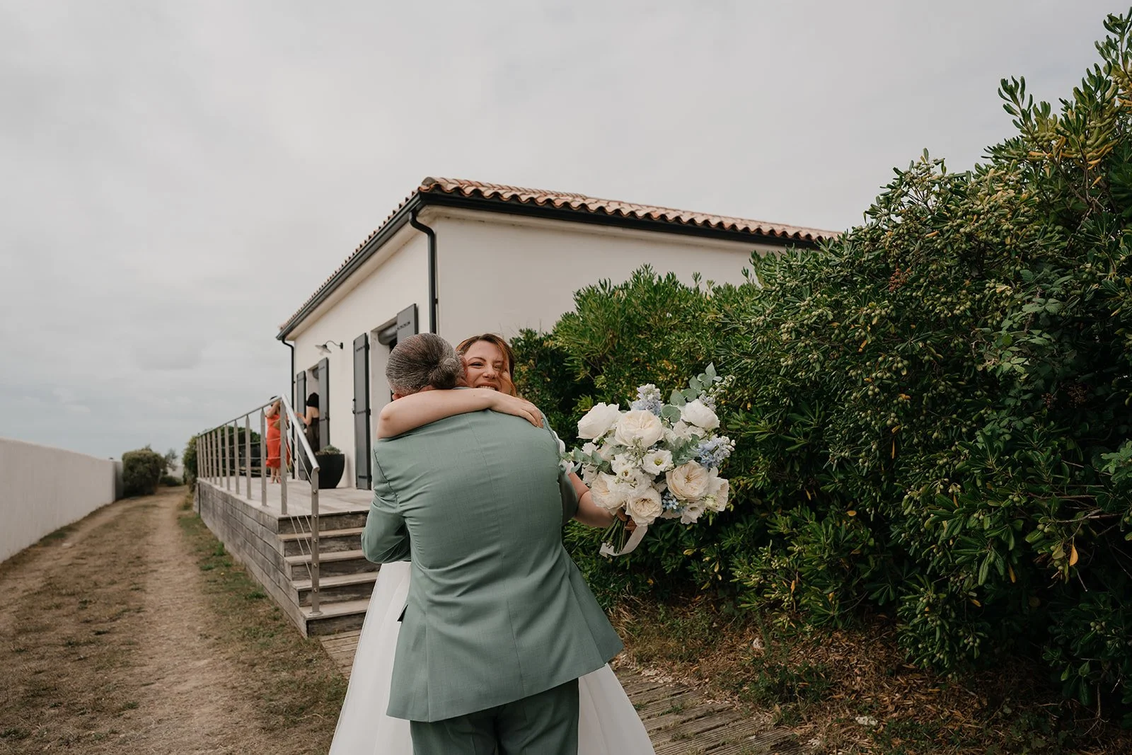 Découverte père et fille mariage en bord de mer