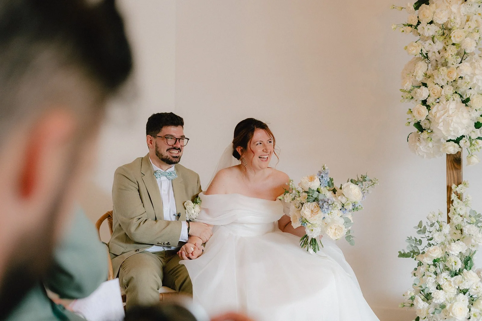 Joie dans le regard des mariés