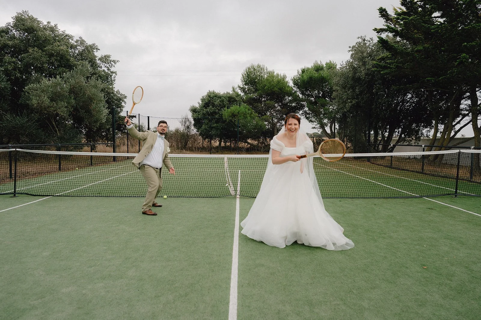 portfolio-mariage-couple-terrain-tennis-joie.jpg