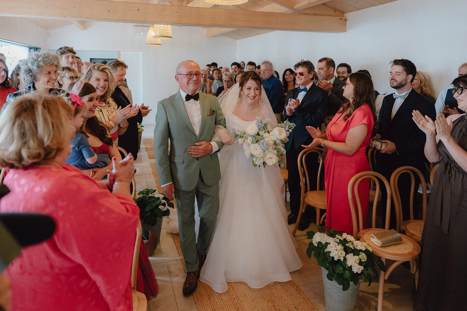 Arrivée mariée avec son père.