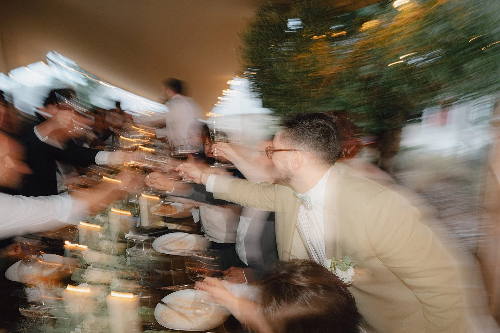 Tchin tchin mariés avec les invités