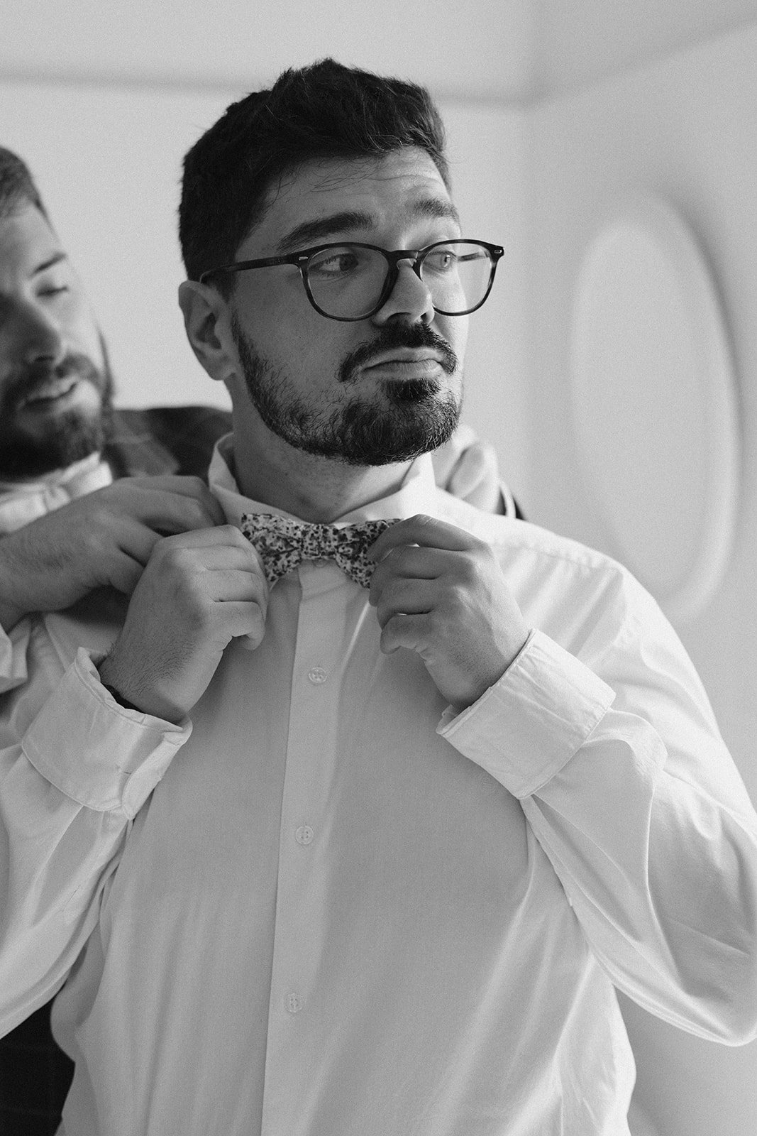 Ajustement noeud papillon pendant les preparatifs