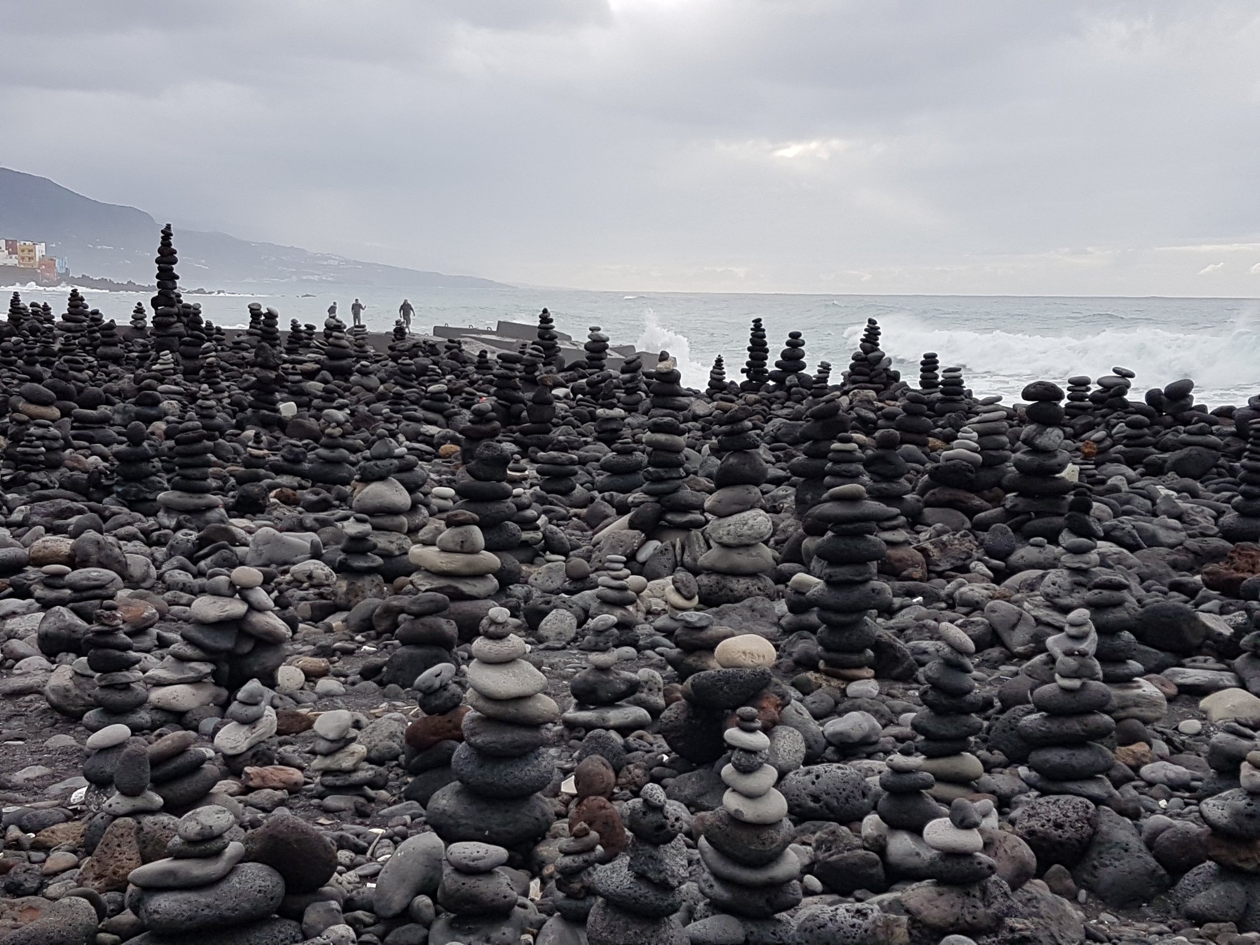 Steintürme am Meer