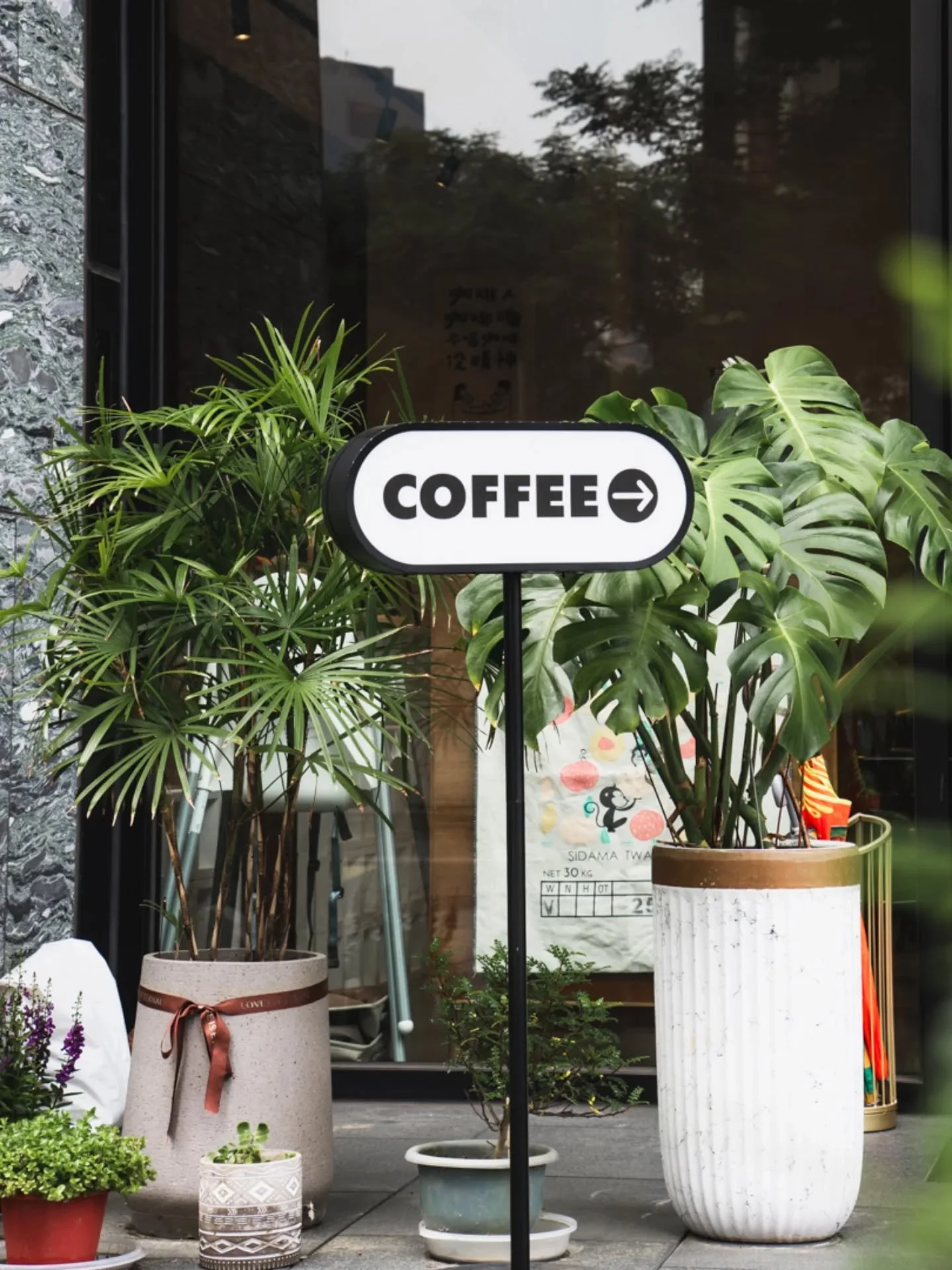 Good coffee and great playlists @angelica.cafe 

Thanks for having me 📸