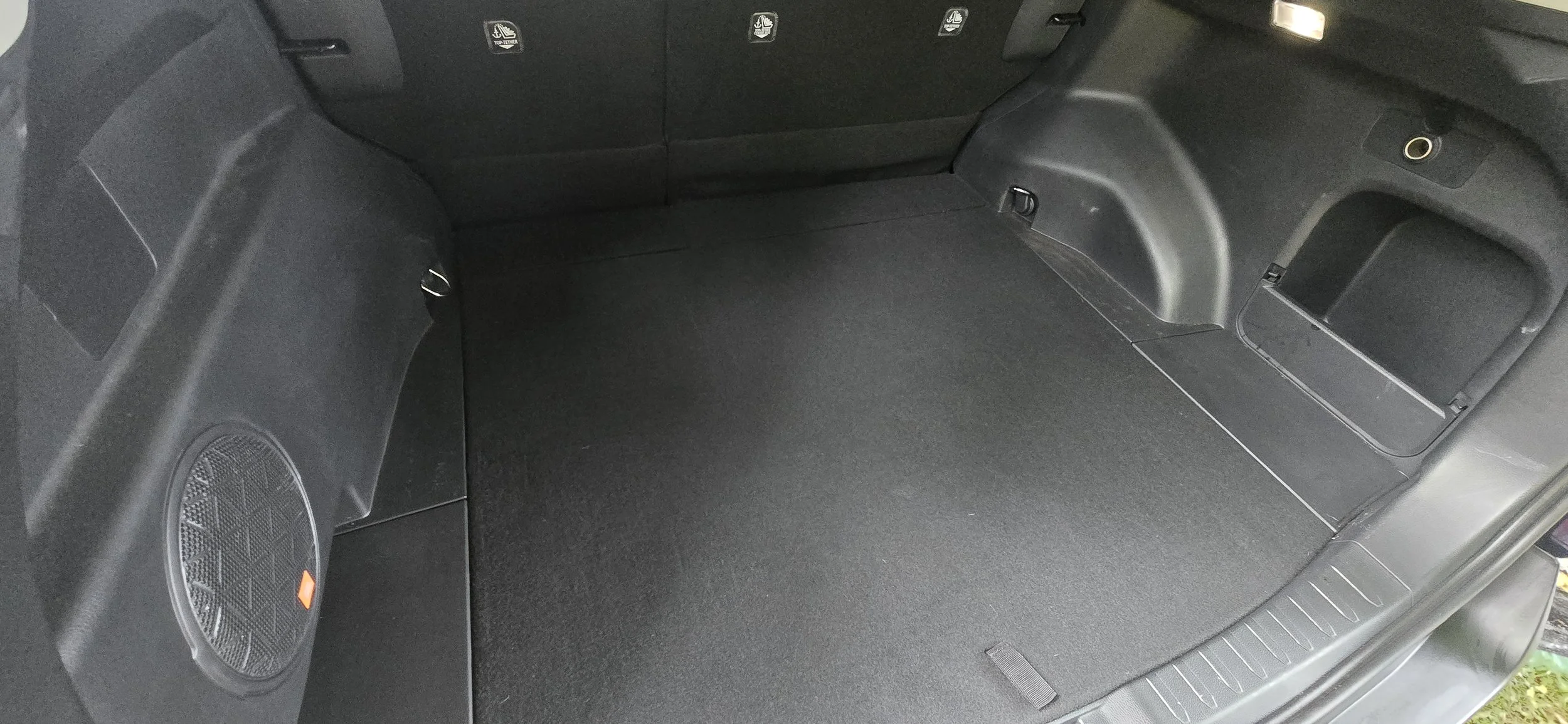 2025 - Rav4 - Mercado (5).jpg