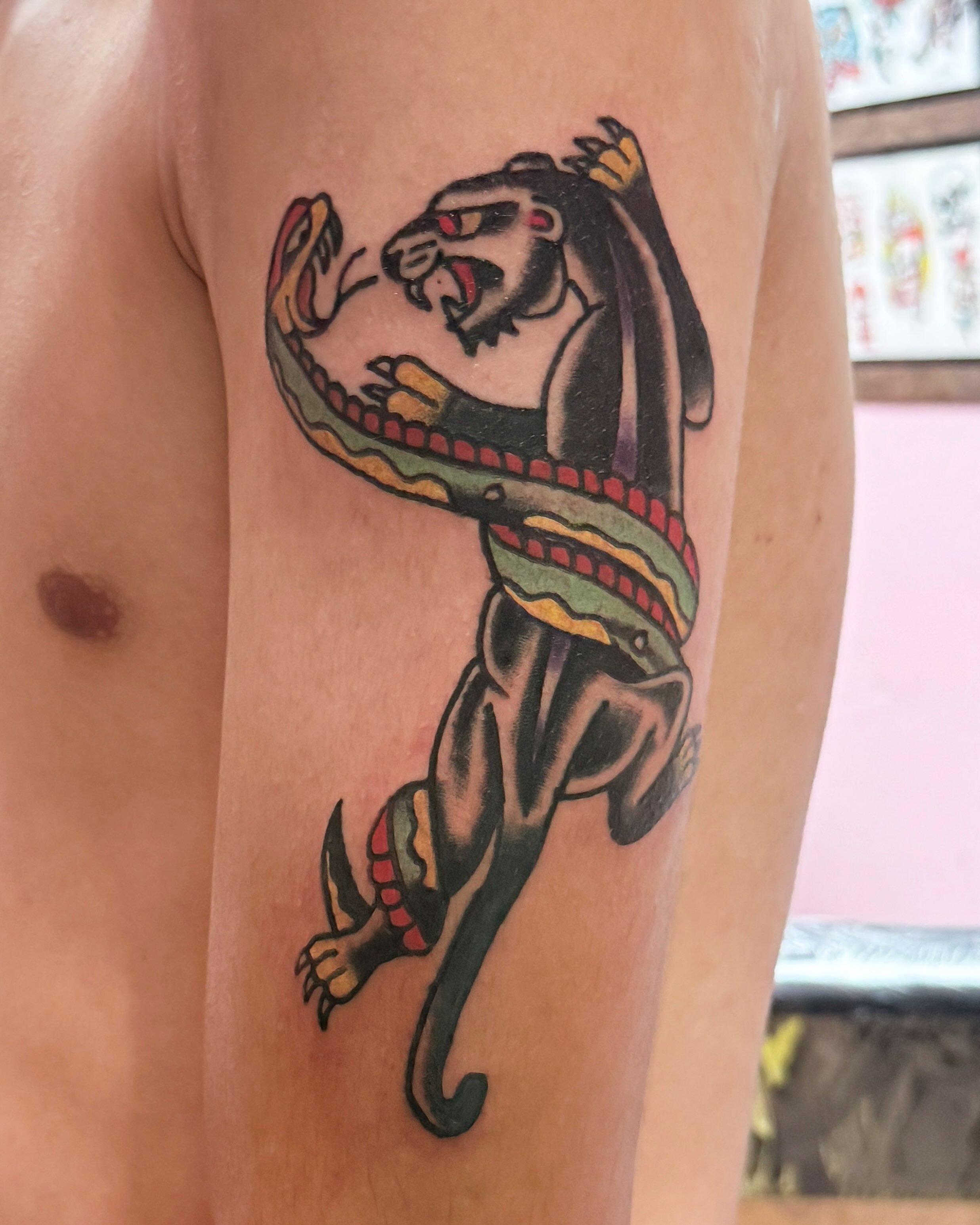 Classic combo off the flahs. Got time to tatt dm for tattoos at apprentice rate 🥸
.
.
.
.
.
.
#singaporetattoo #americantraditional 
#traditionaltattoo #flash #tattoo