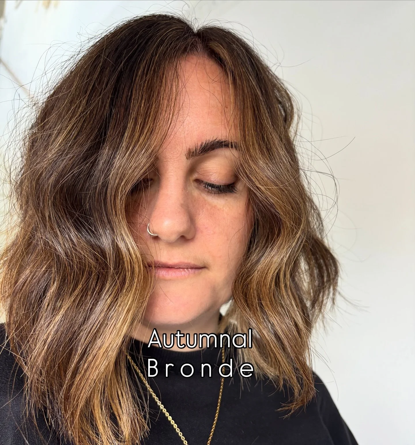 Bronde but make it autumn 🍂 A perfect blend of warm caramel and golden hues, serving cozy autumnal vibes 

In LOVE &hellip;🤌🏼
@mrs_fpym 

#autumnalhair
#bronde
#brunette
#goldentones
#haireducation
#hairtutorial