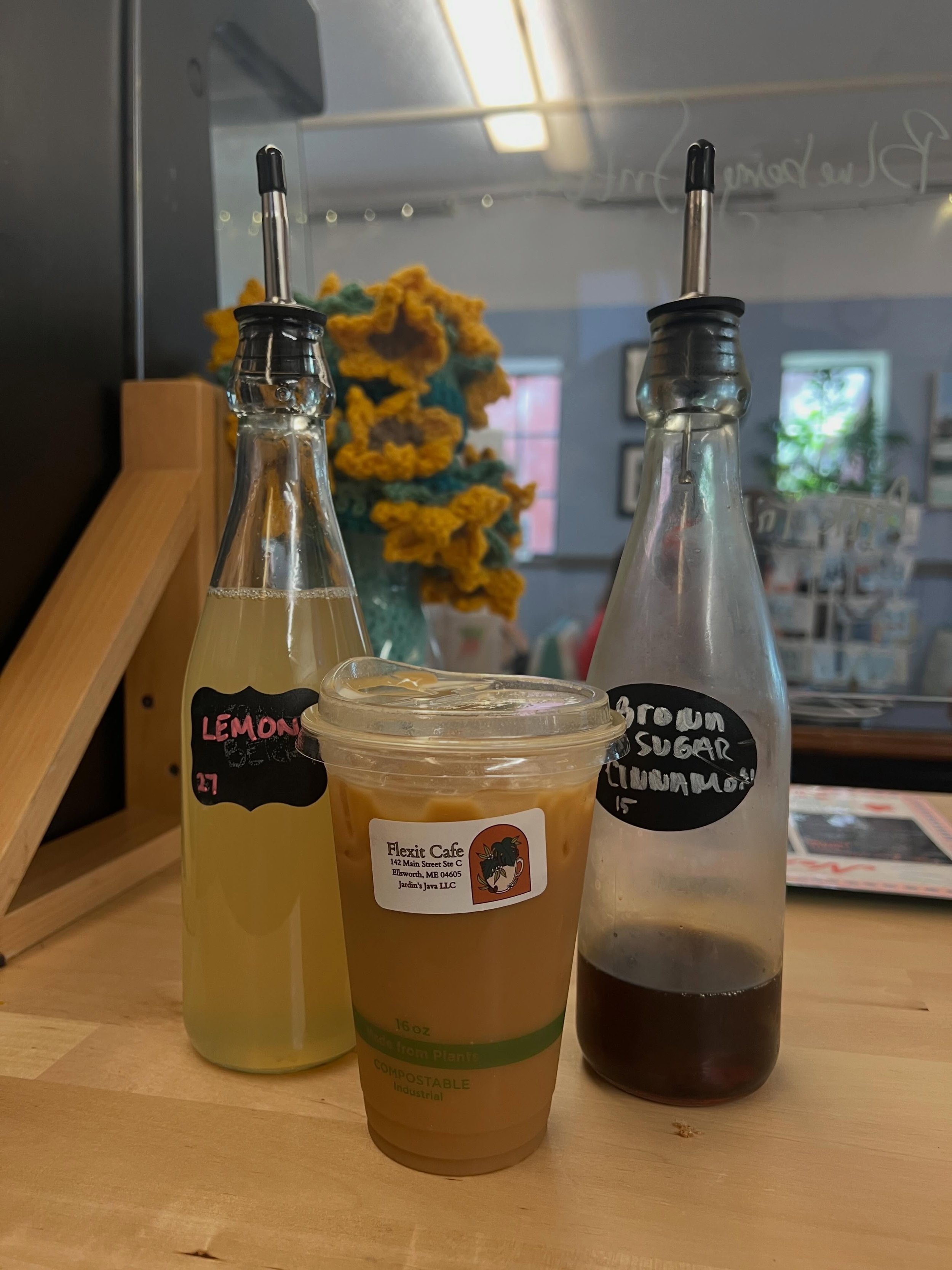 Lemon Bar Latte🍋
New specialty latte with housemade flavors🥳
#maine #mainecafe #jardinsjava #coastalmaine #coastalcafe
