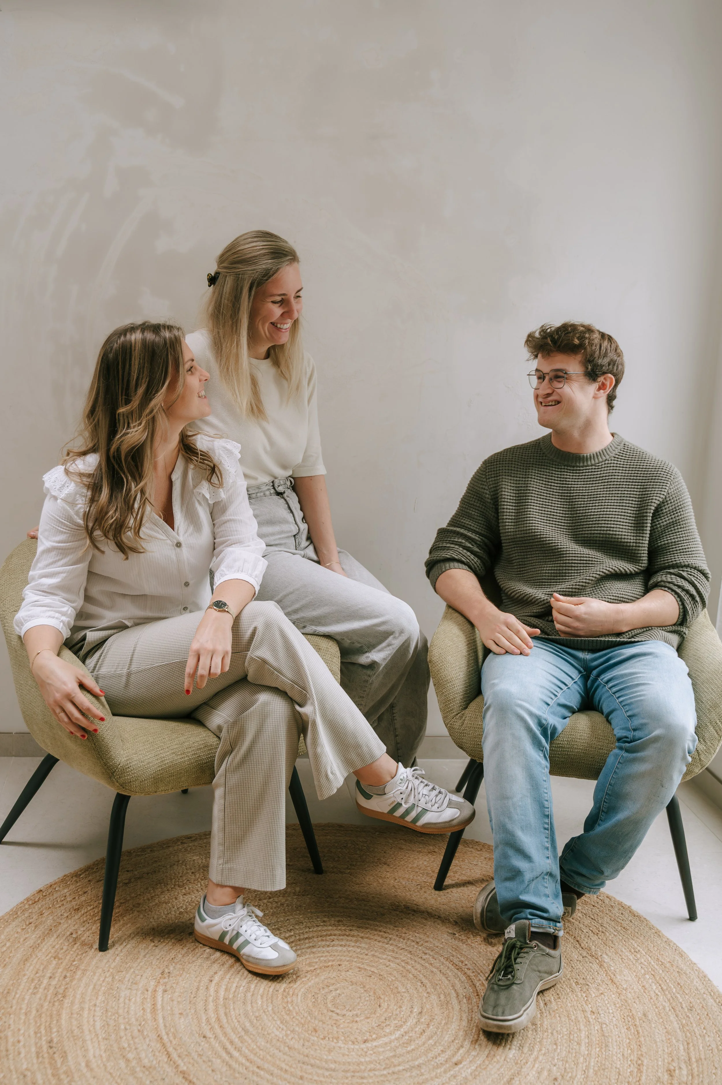 Foto van coach lien adriaenssens, logopedist chayenne vanden bulcke en therapeut kjel cresen