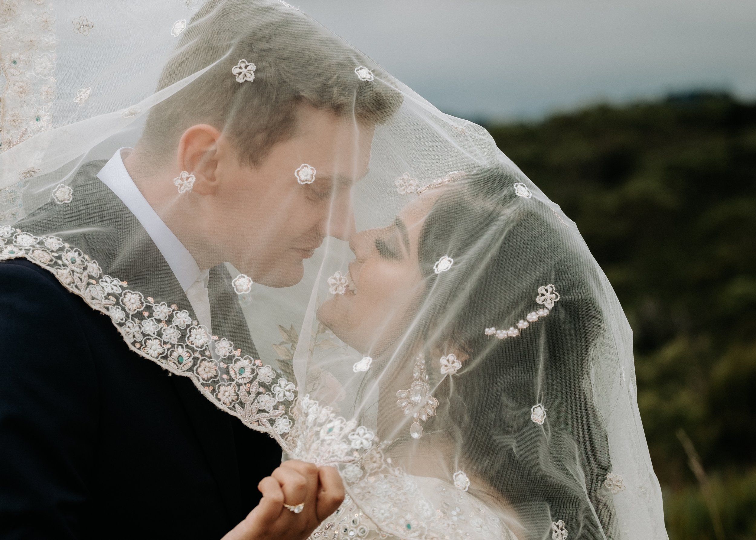 Blue Mountains elopement couple romantic outdoor wedding boutique photography intimate moment