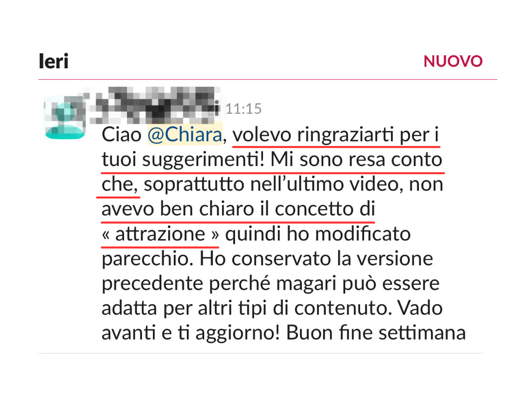 Messaggio di testo in una chat, con un'introduzione e un ringraziamento, contenente suggerimenti e commenti, con alcune parole evidenziate in rosso.
