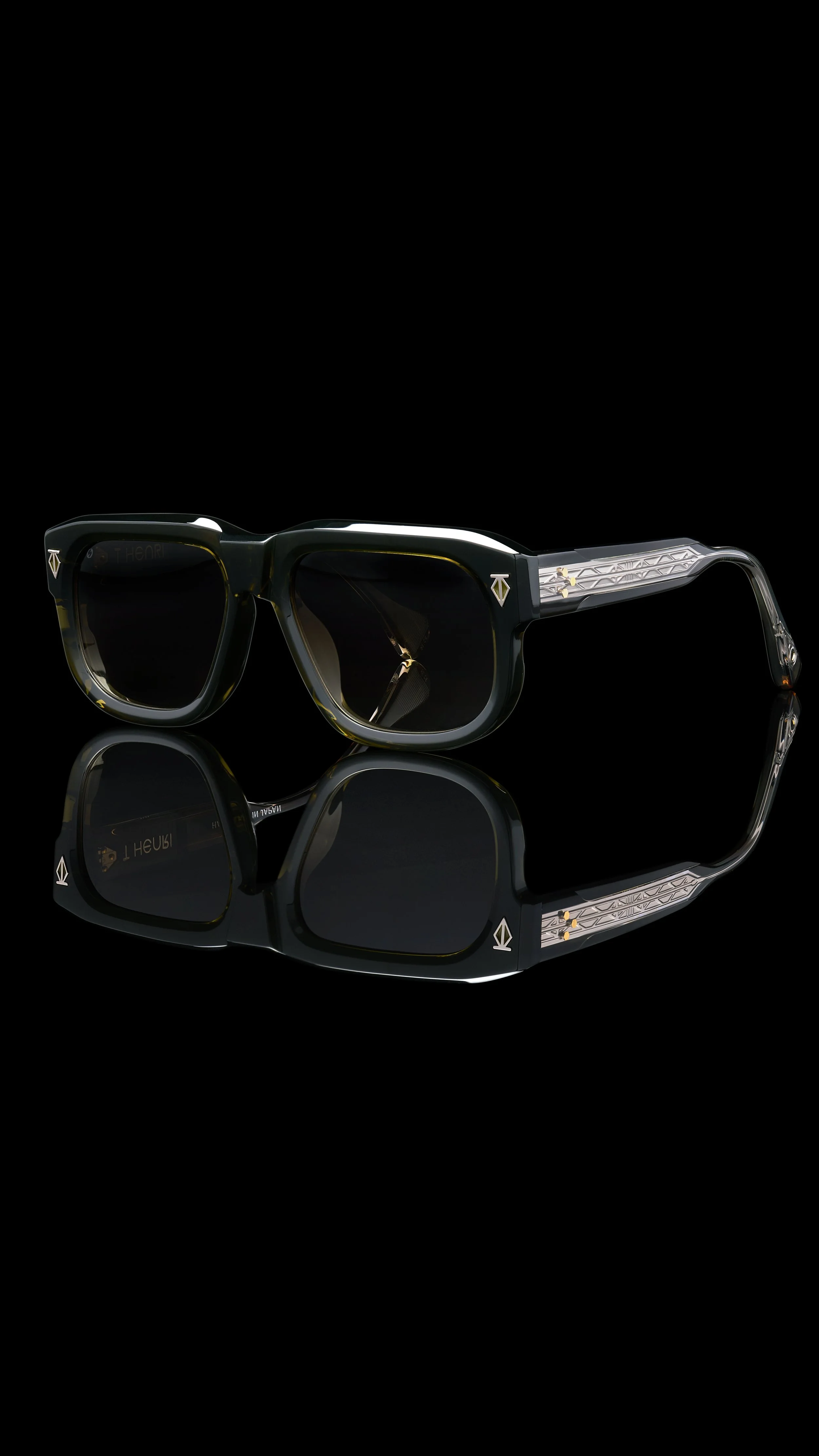 VALOUR_THENRI_Green_Designer_Sunglasses_Creative_598.jpg