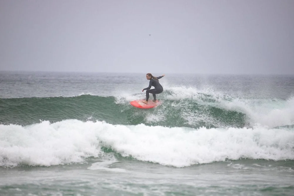 C.M. Conny Maier down the line zuhause in Portugal auf Ihrem 5'6'' er Train