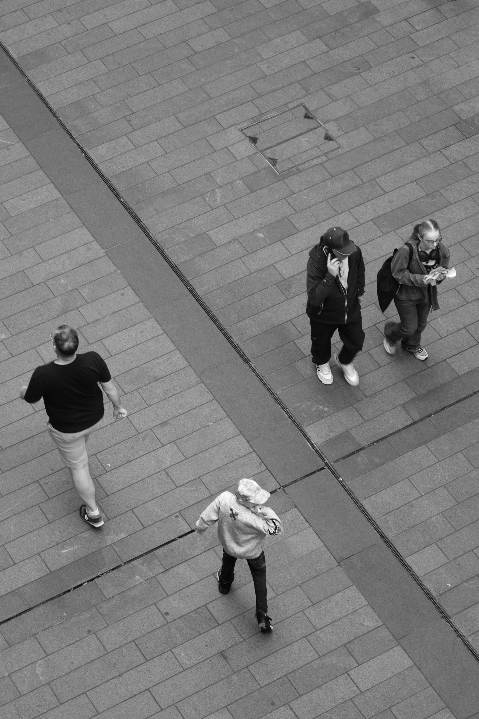 04 - The Extended Frame: The Surveillance Gaze. 
"Who watches us?".