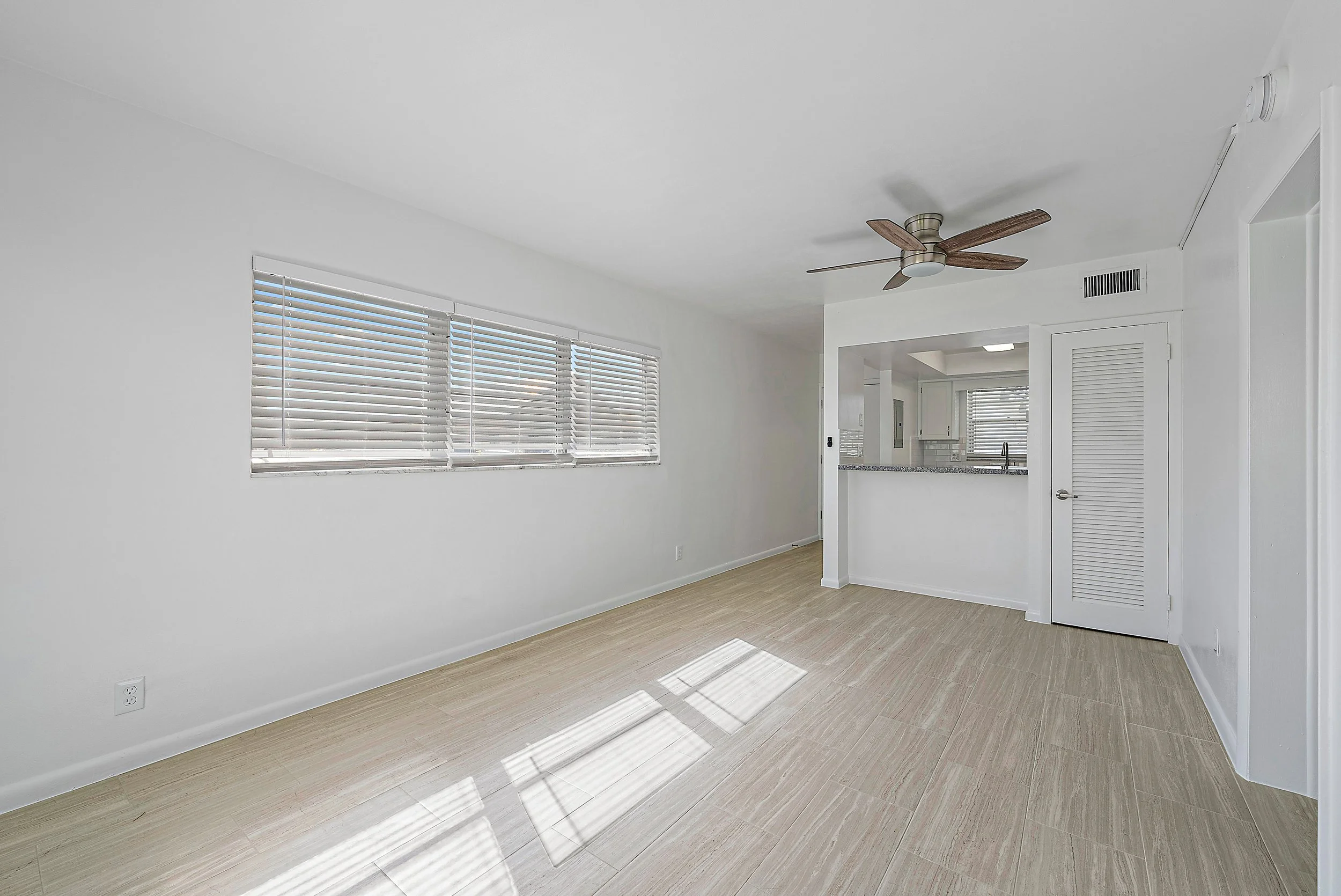 360 Fiesta Avenue, Apt E206 & D107-6.jpg