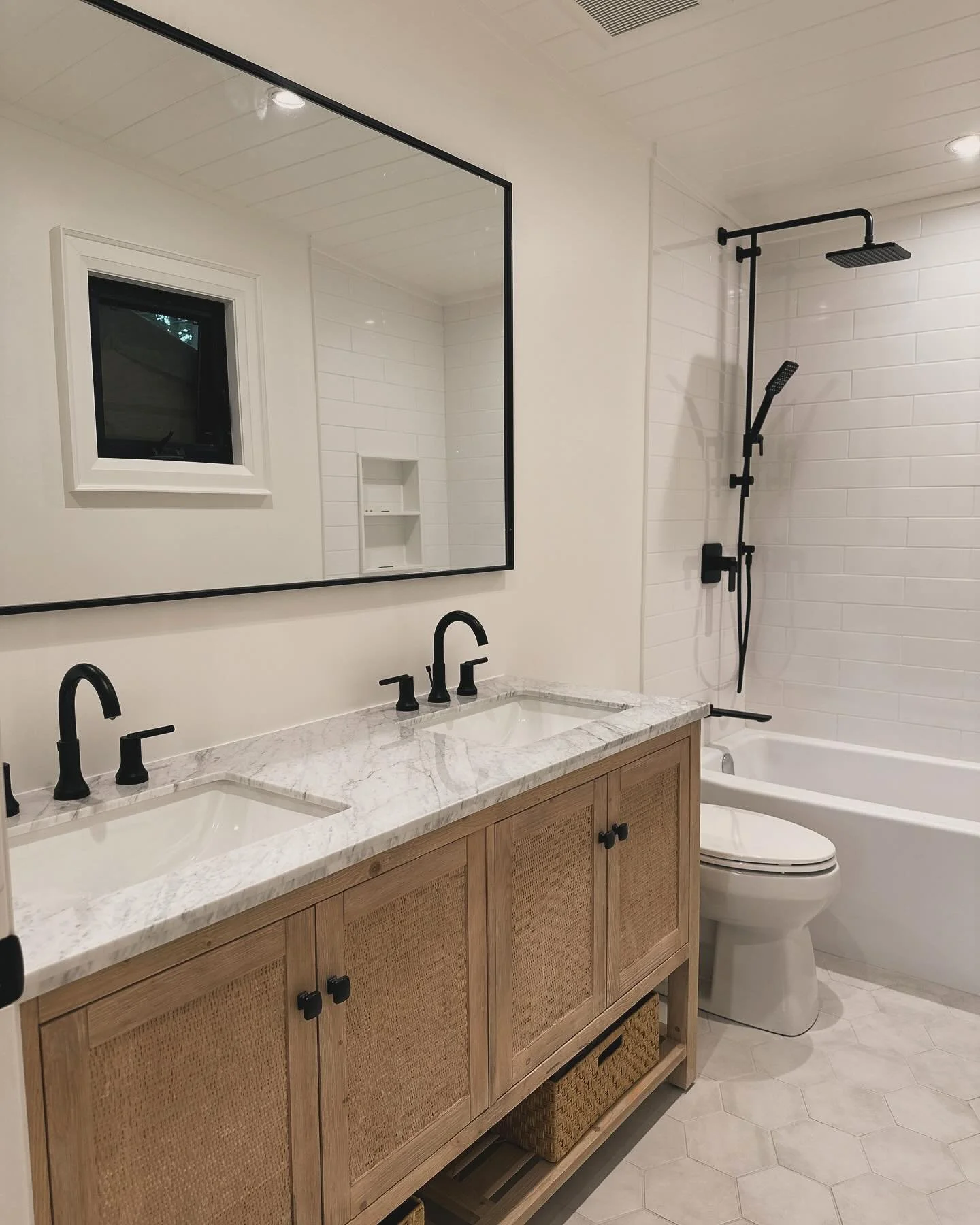 This bunkie is ready for the weekend!
•
•
•
•
•
•
•
•
#lovewhatwedo#muskoka#interiordesign#kitchen#flooring#customkitchen#interiordesignideas#dock#cribdock#garage#boathouse#cottage#cottagelife#lakemuskoka#laker