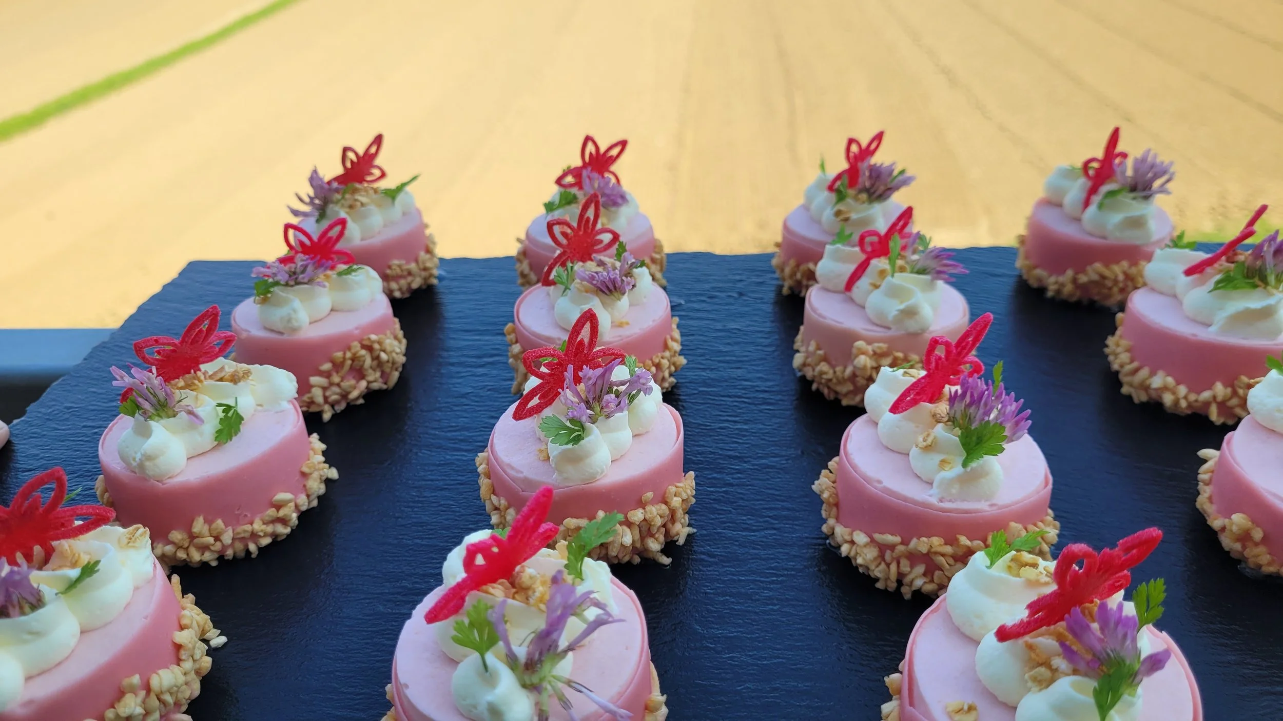 Impressionen von unseren frühlings Apéro- und Dessertbuffets