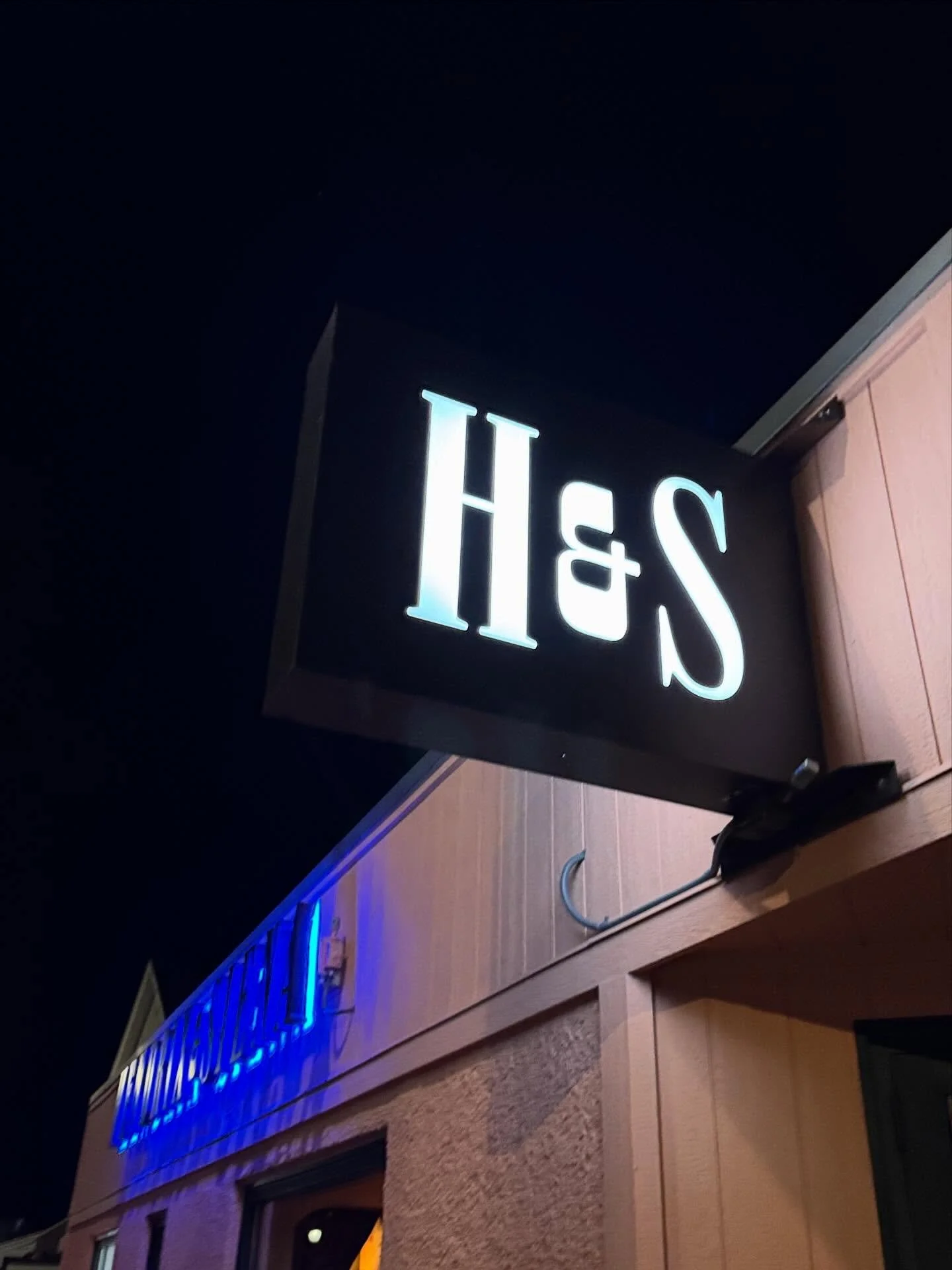 Go to Hendrix &amp; Siena, order the Business Class, then let me how it was.