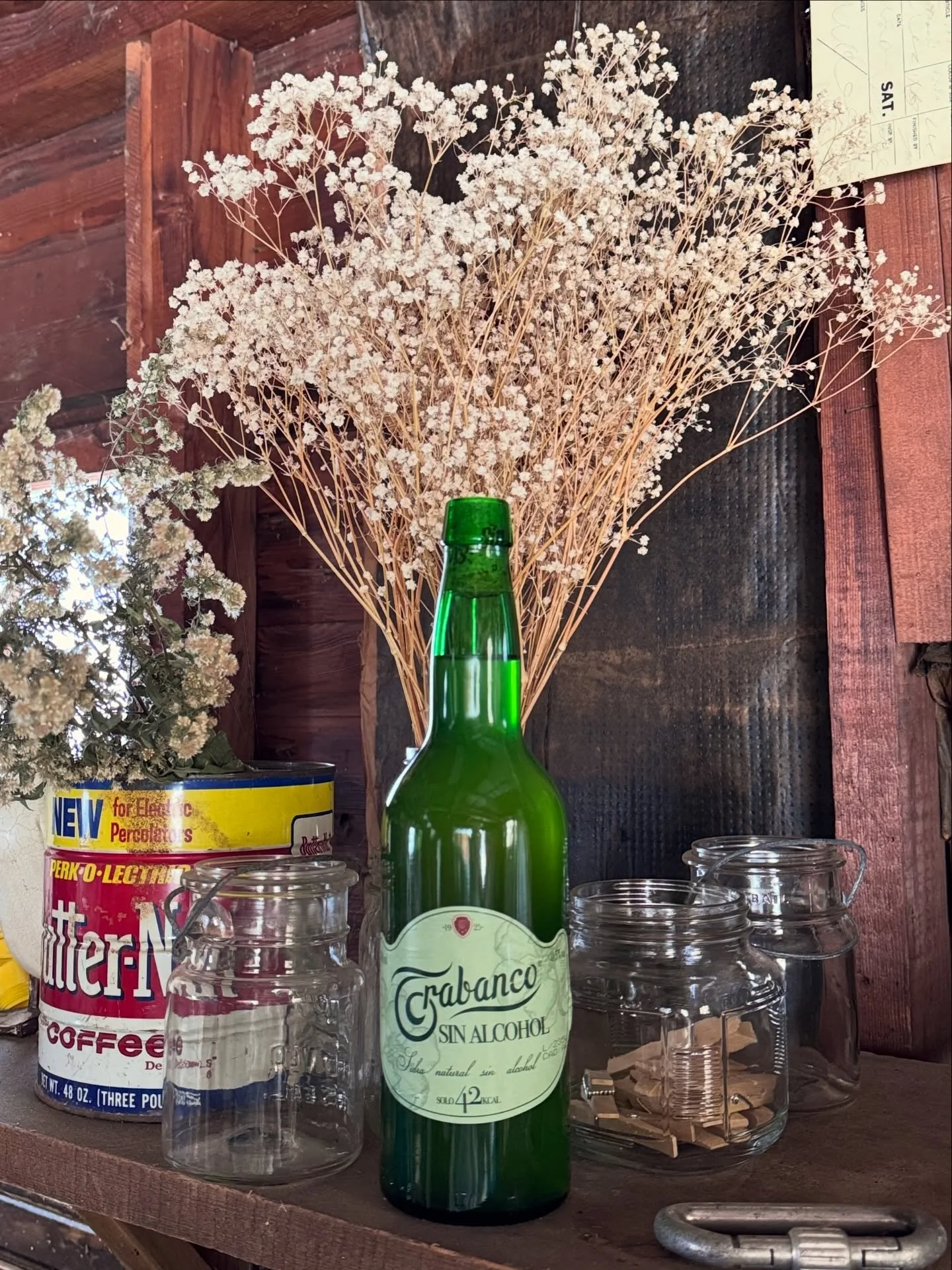 Trabanco&nbsp;Sin Alcohol&nbsp;is a non-alcoholic Asturian cider produced from estate-grown, heirloom apples, grown at the historic Trabanco sidrer&iacute;a in the heart of northern Spain&rsquo;s world-famous cider country. S&iacute;n Alcohol is a no