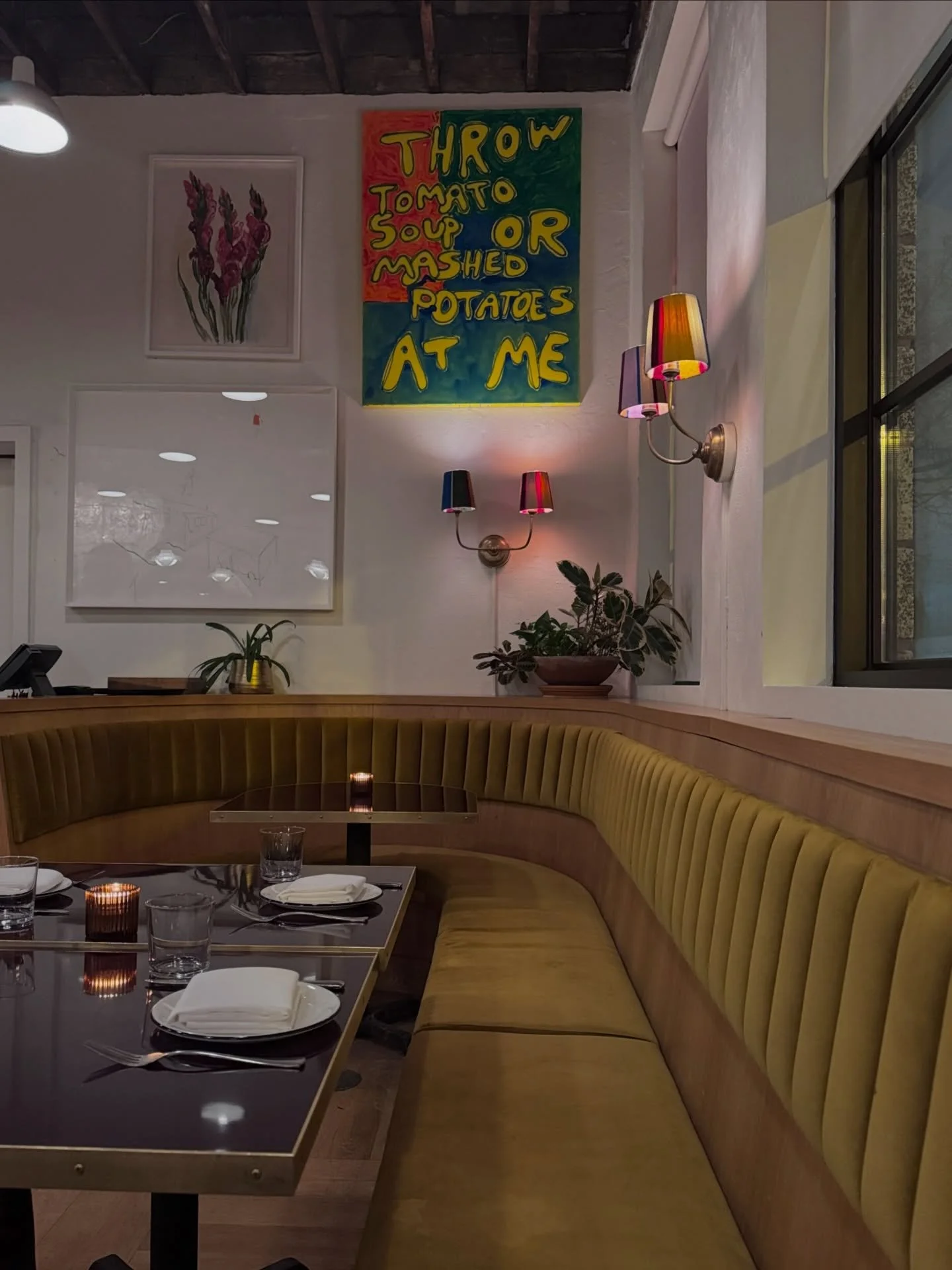 Innovative dishes featuring fresh ingredients from local farmers in a stylish setting. Herbst.

@markopoloralphlauren + @0bi_wann 🤘