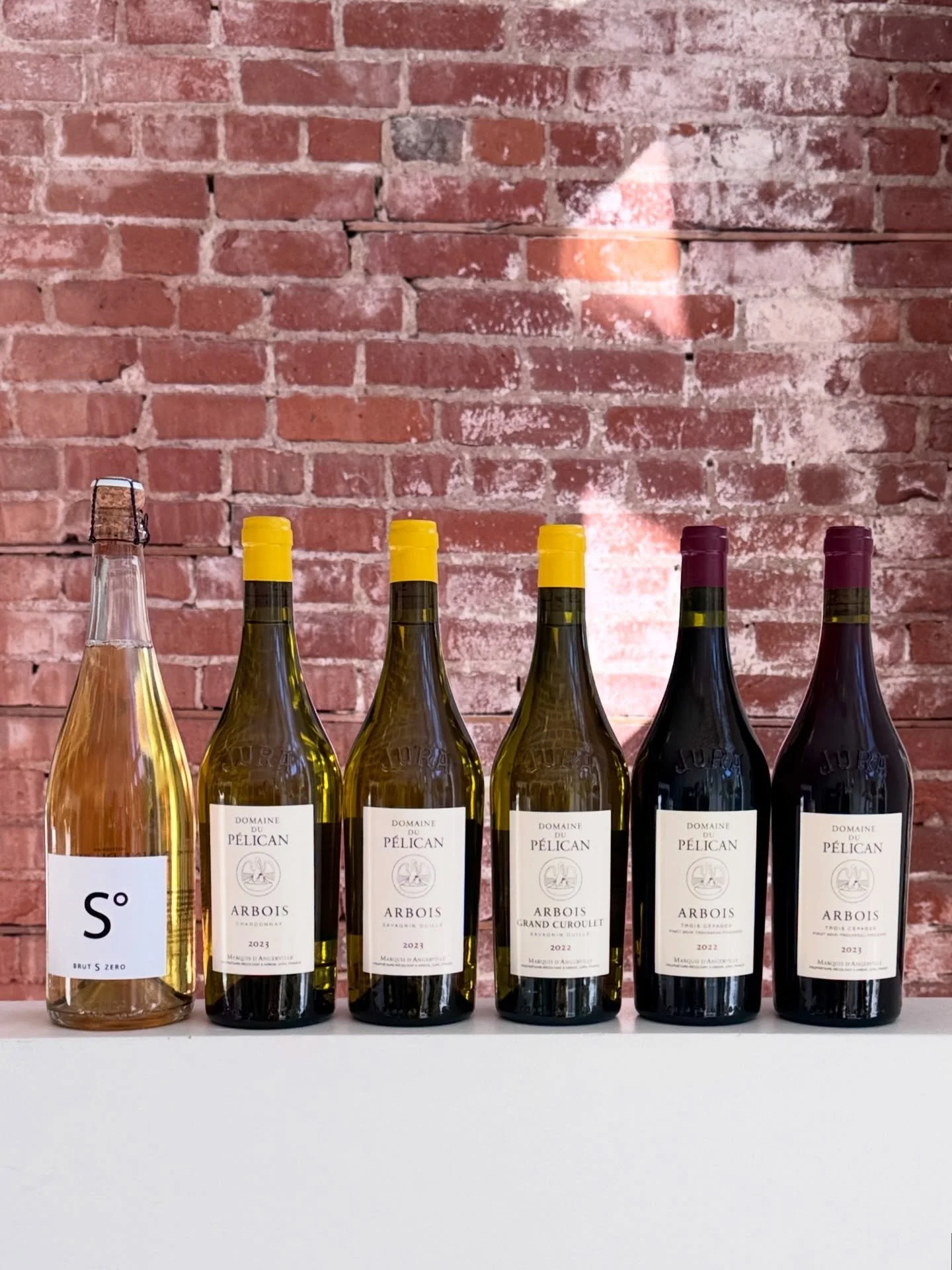 After a fateful blind tasting Guillaume d&rsquo;Angerville (of the lauded Burgundy house Marquis D&rsquo;Angerville) and his partner Fran&ccedil;ois Duvivier gained access to 5 hectares of biodynamically farmed vines in the heart of Jura. Domaine du 