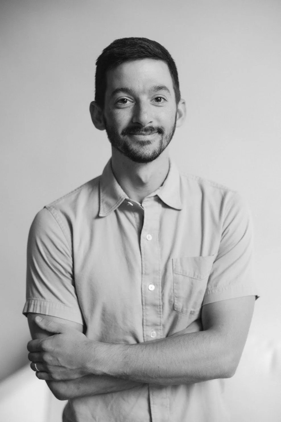 Headshot of Brayden Hanks, MMFT, TLMFT, a Nashville and Brentwood therapist specializing in young adults, healthcare workers, adolescents, and people in recovery, offering calm, collaborative, evidence-based counseling for anxiety, burnout, & stress.