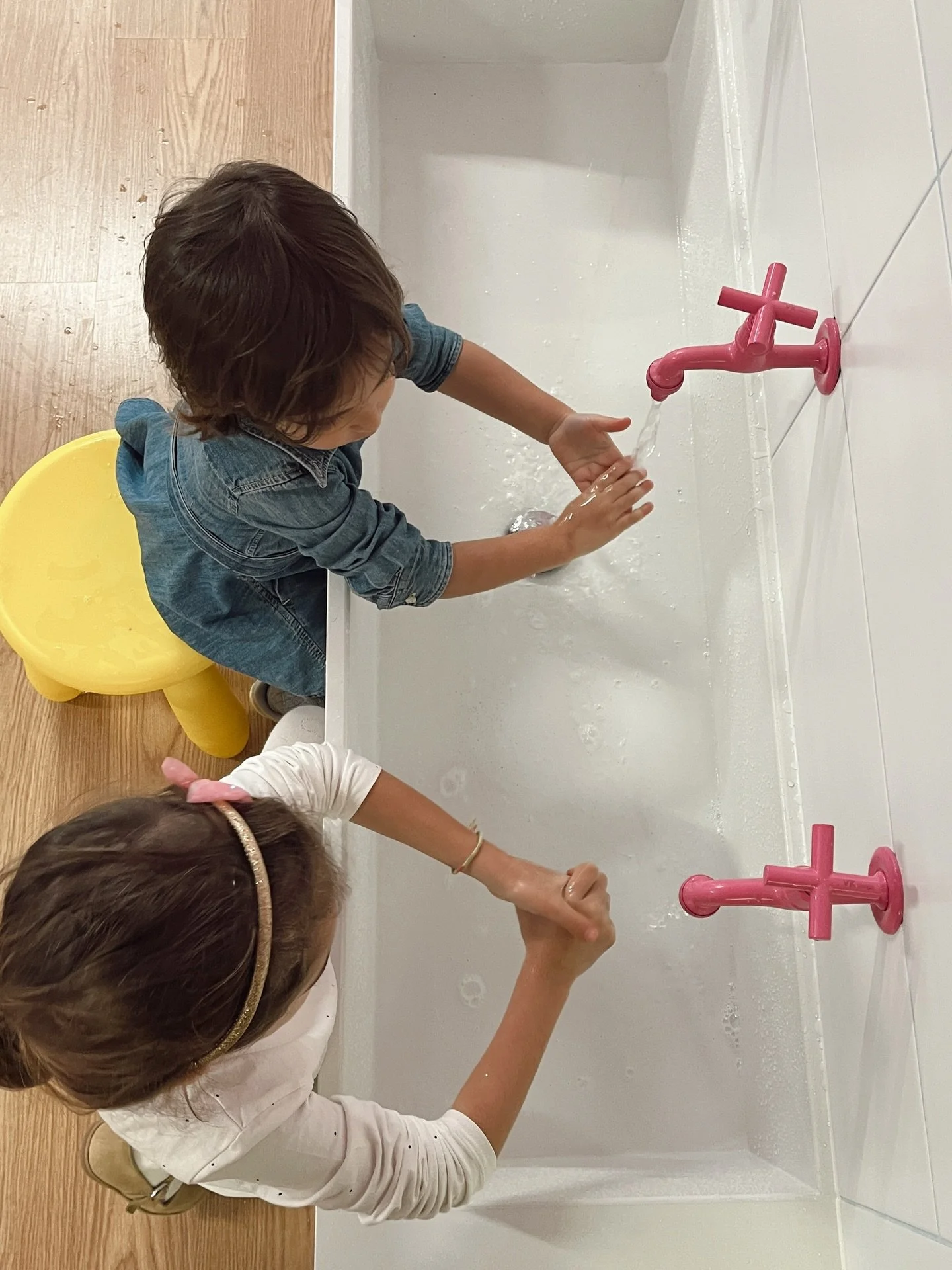 [𝟭𝟭 -𝘁𝗵𝗲 𝘀𝗶𝗻𝗸𝘀]
&Tau;&alpha; &beta;&rho;&upsilon;&sigma;ά&kappa;&iota;&alpha; &mu;&alpha;&sigmaf; &epsilon;ί&nu;&alpha;&iota; &epsilon;&delta;ώ &gamma;&iota;&alpha;&tau;ί &mu;&alpha;&sigmaf; &theta;&upsilon;&mu;ί&zeta;&omicron;&upsilon;&nu;