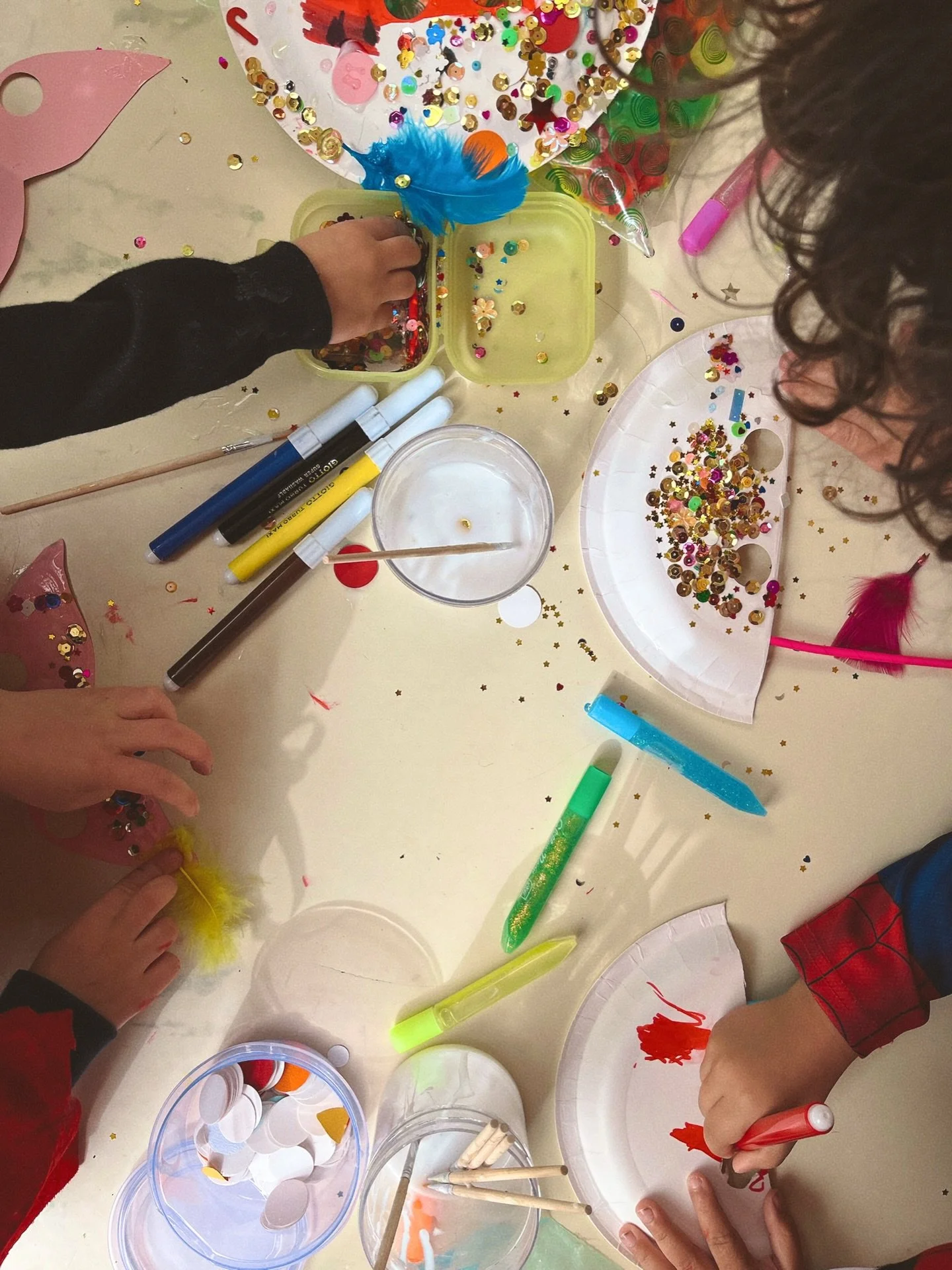 [ 𝟭𝟰 &ndash; 𝘁𝗵𝗲 𝗺𝗮𝘀𝗸𝘀 ]
&Alpha;&pi;&omicron;&kappa;&rho;&iota;ά&tau;&iota;&kappa;&epsilon;&sigmaf; &mu;ά&sigma;&kappa;&epsilon;&sigmaf; &pi;&alpha;&nu;&tau;&omicron;ύ! 🎭✨
&Kappa;ό&psi;&alpha;&mu;&epsilon;, &kappa;&omicron;&lambda;&lambda;