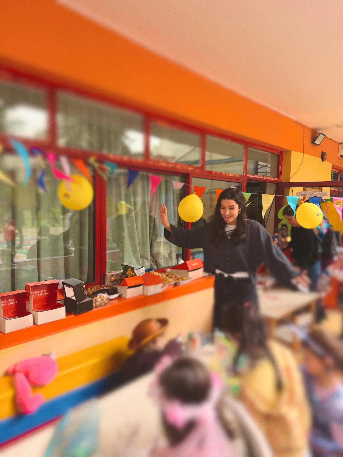 [ 𝟭𝟱 &ndash; 𝘁𝗵𝗲 𝘃𝗶𝘀𝗶𝘁 ]
&Sigma;ή&mu;&epsilon;&rho;&alpha; &pi;ή&gamma;&alpha;&mu;&epsilon; &sigma;&tau;&omicron; 4&omicron; &Nu;&eta;&pi;&iota;&alpha;&gamma;&omega;&gamma;&epsilon;ί&omicron; &Chi;&omicron;&lambda;&alpha;&rho;&gamma;&omicro